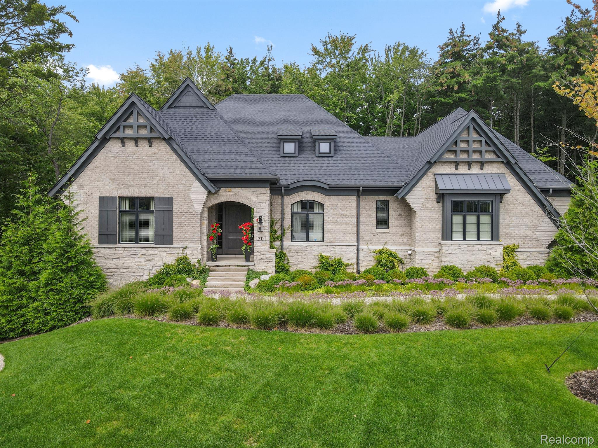 70 HUNTER Drive