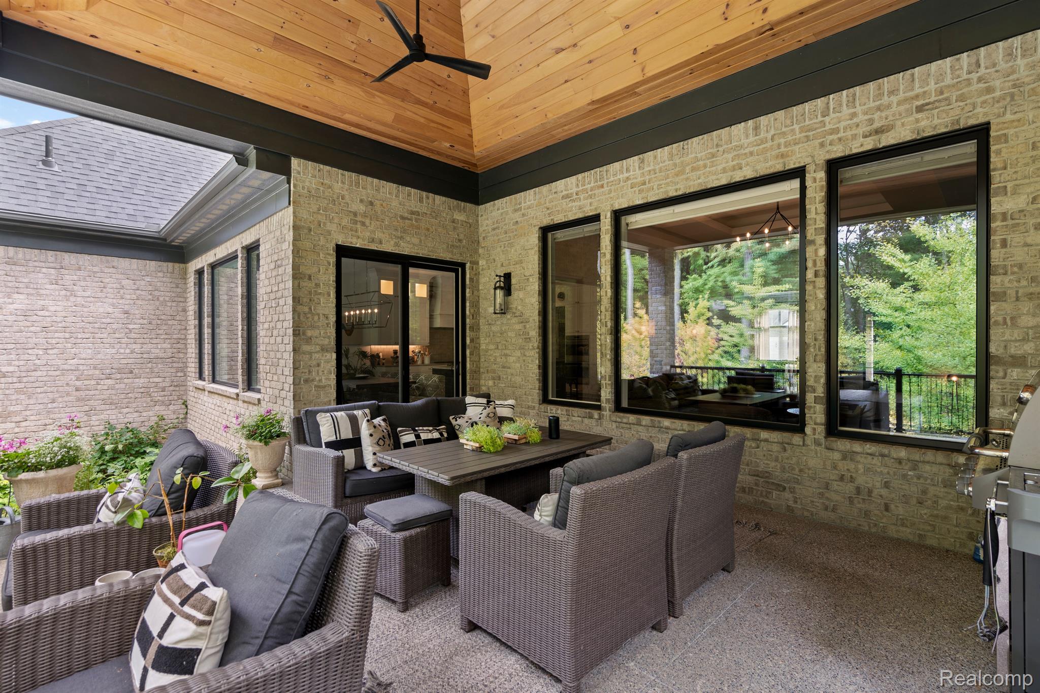 70 HUNTER Drive
