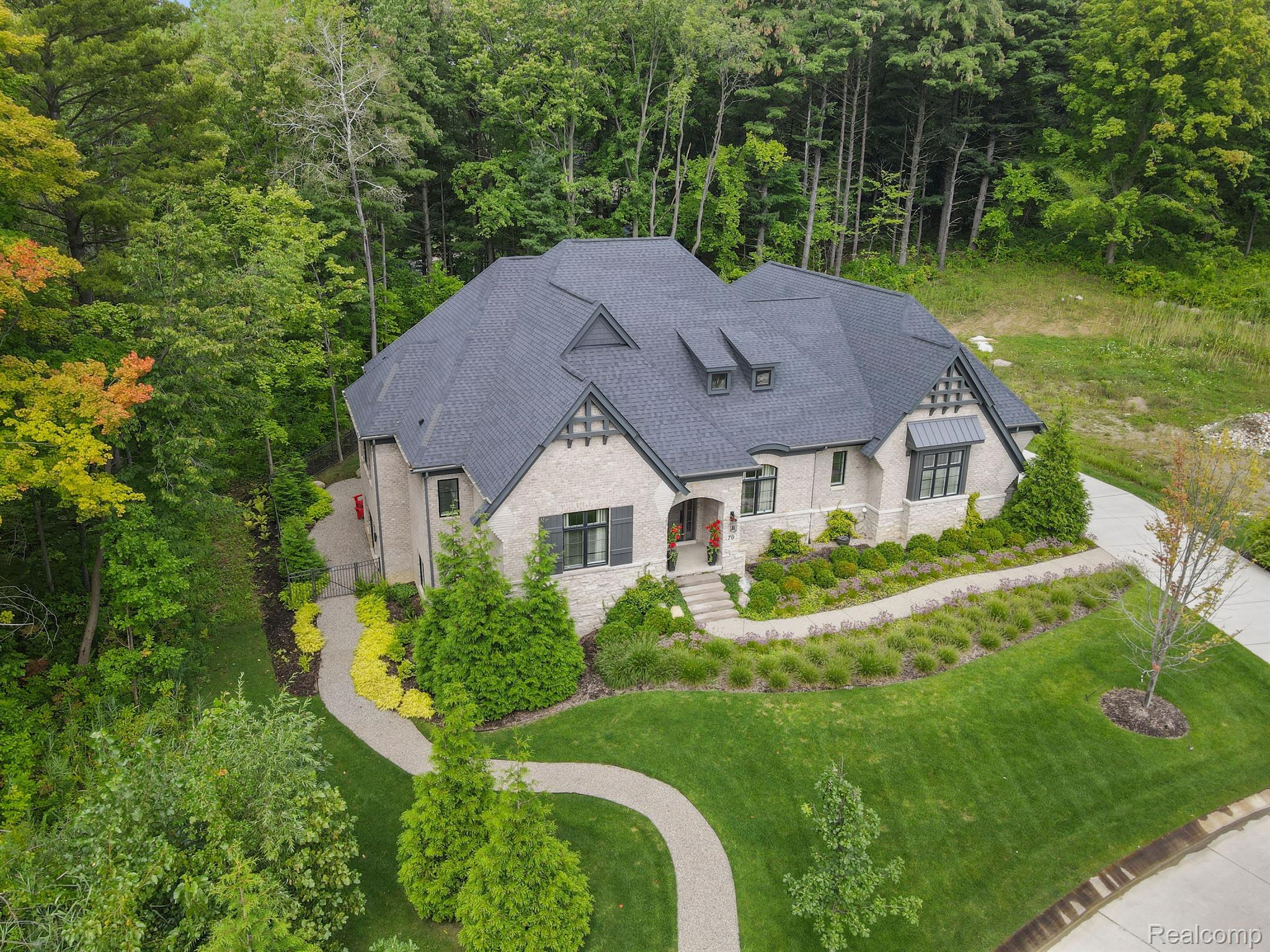 70 HUNTER Drive
