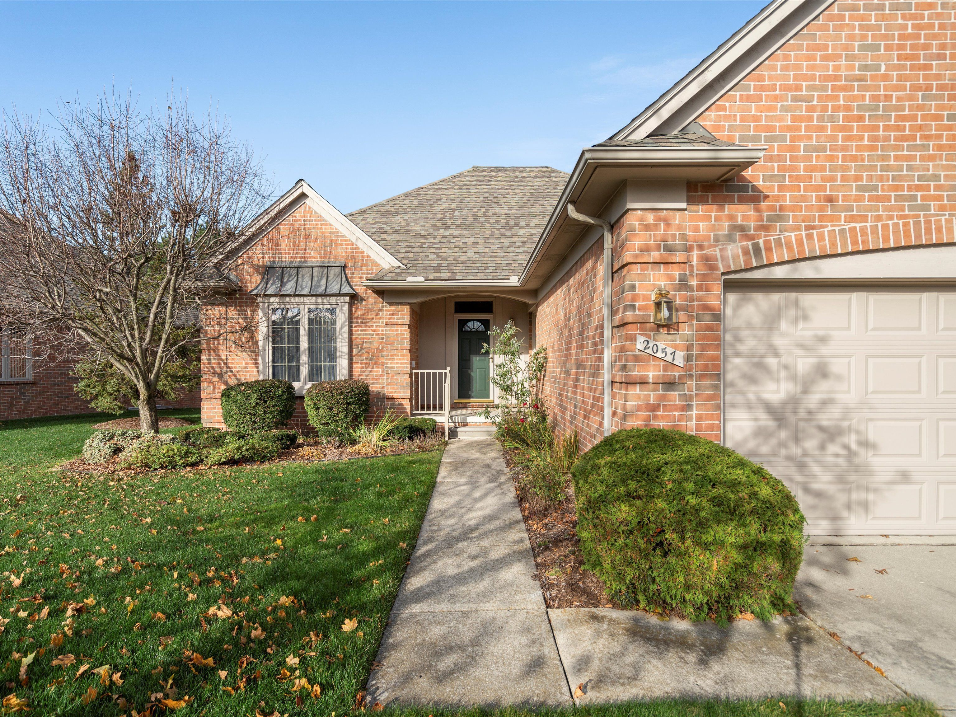 2057 STREAMWOOD Lane