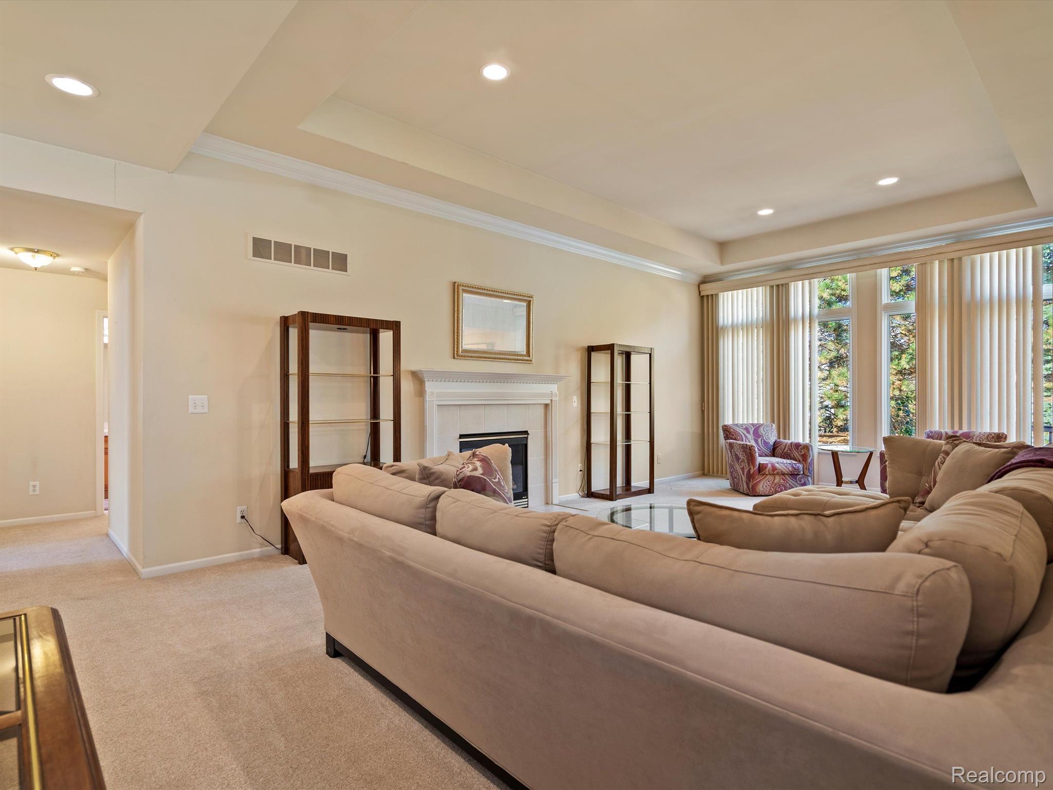 2057 STREAMWOOD Lane