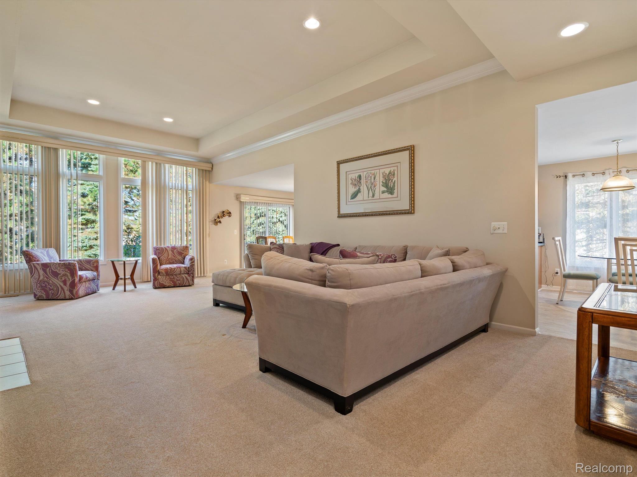2057 STREAMWOOD Lane