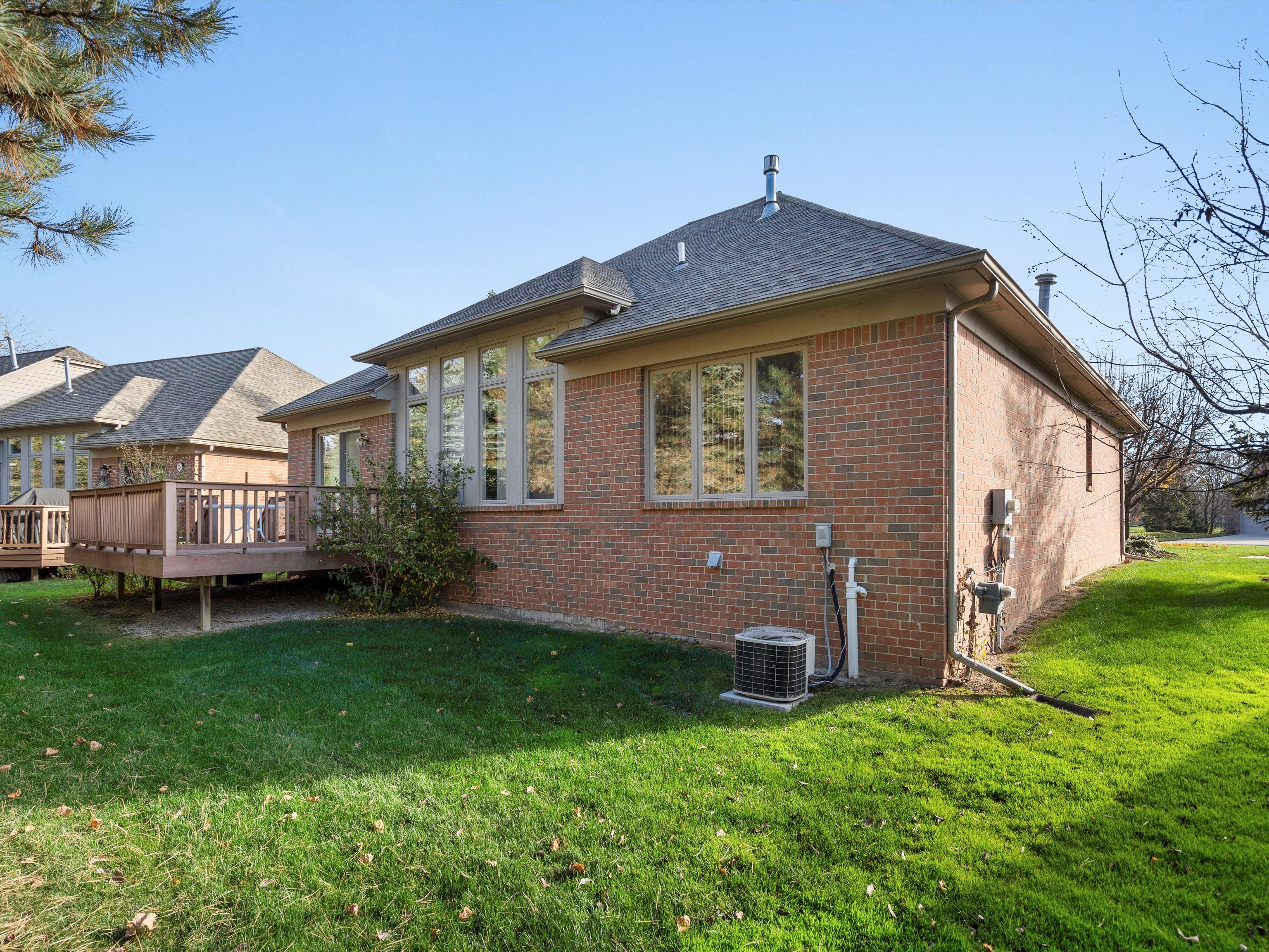 2057 STREAMWOOD Lane