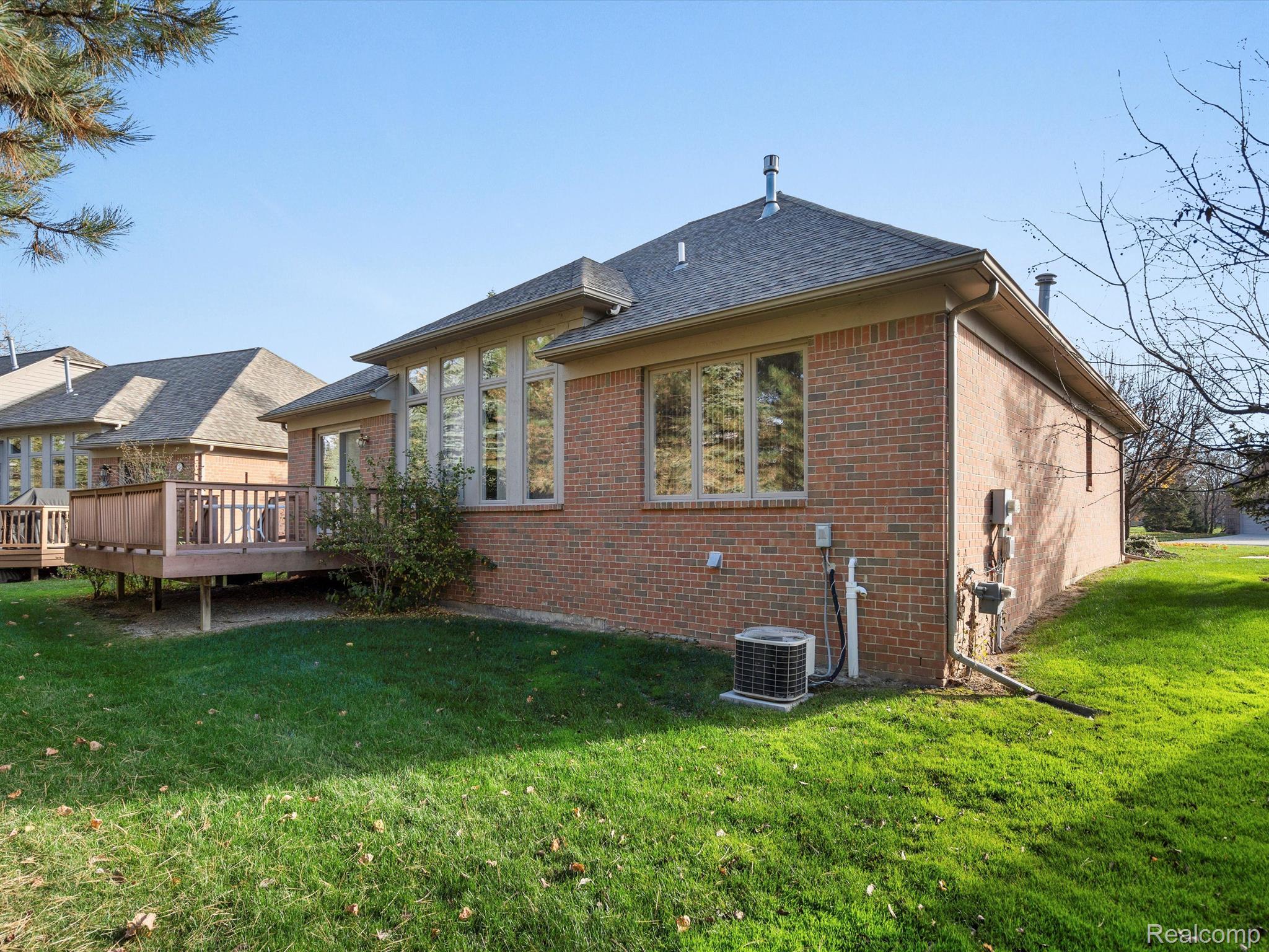 2057 STREAMWOOD Lane