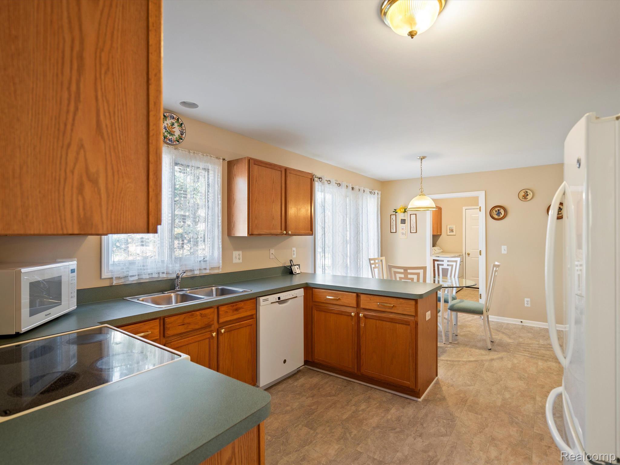 2057 STREAMWOOD Lane