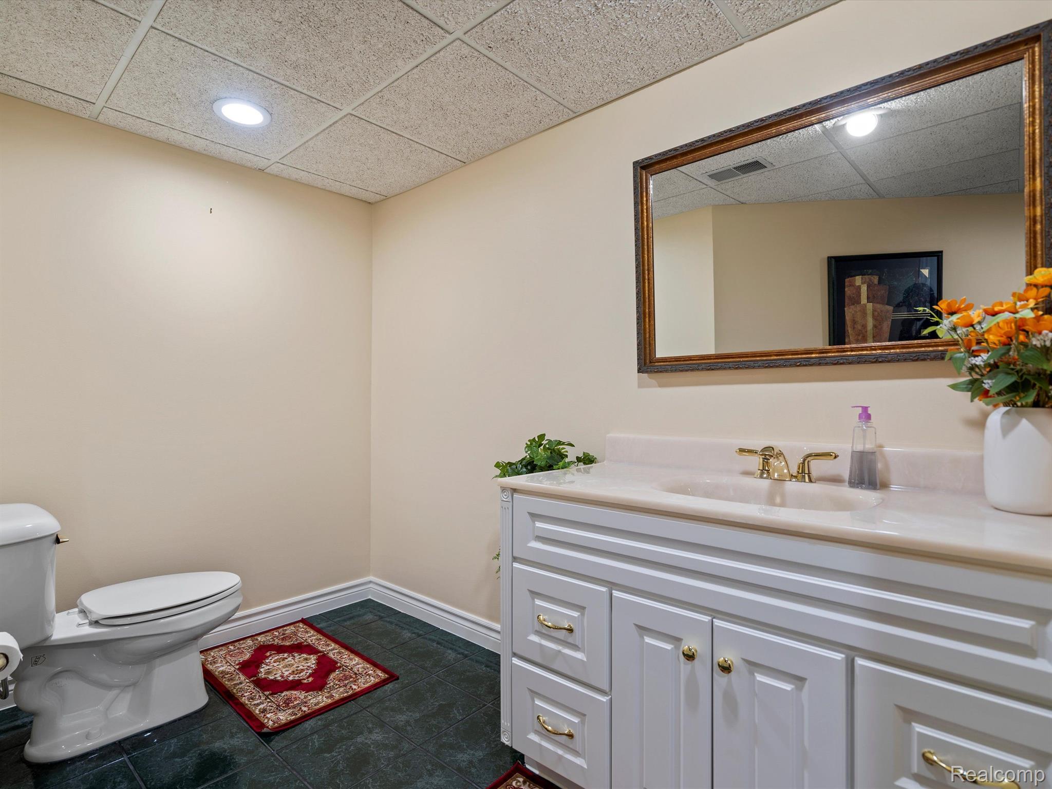 1590 SCENIC HOLLOW Drive
