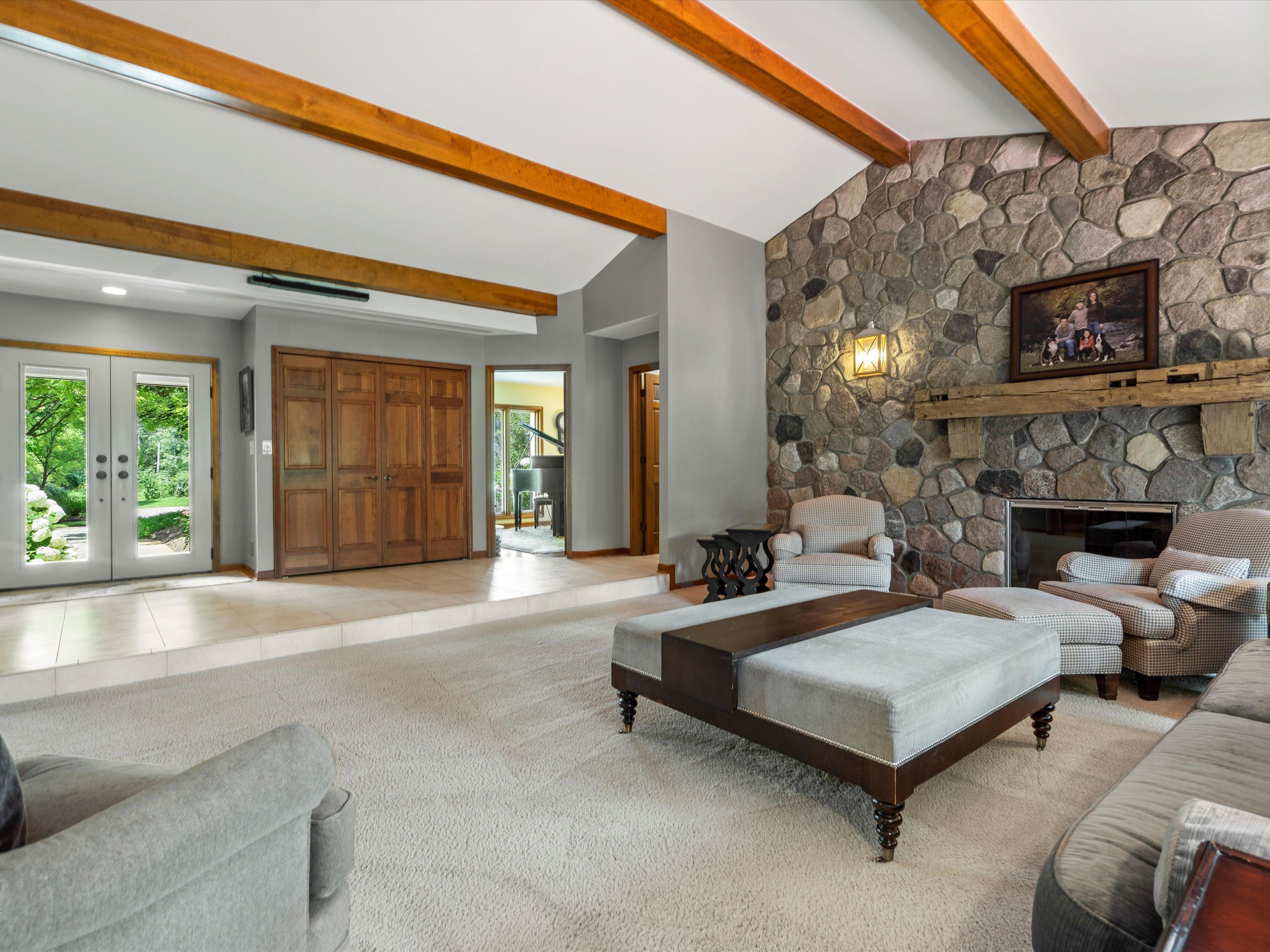 1071 WOODBRIDGE Lane