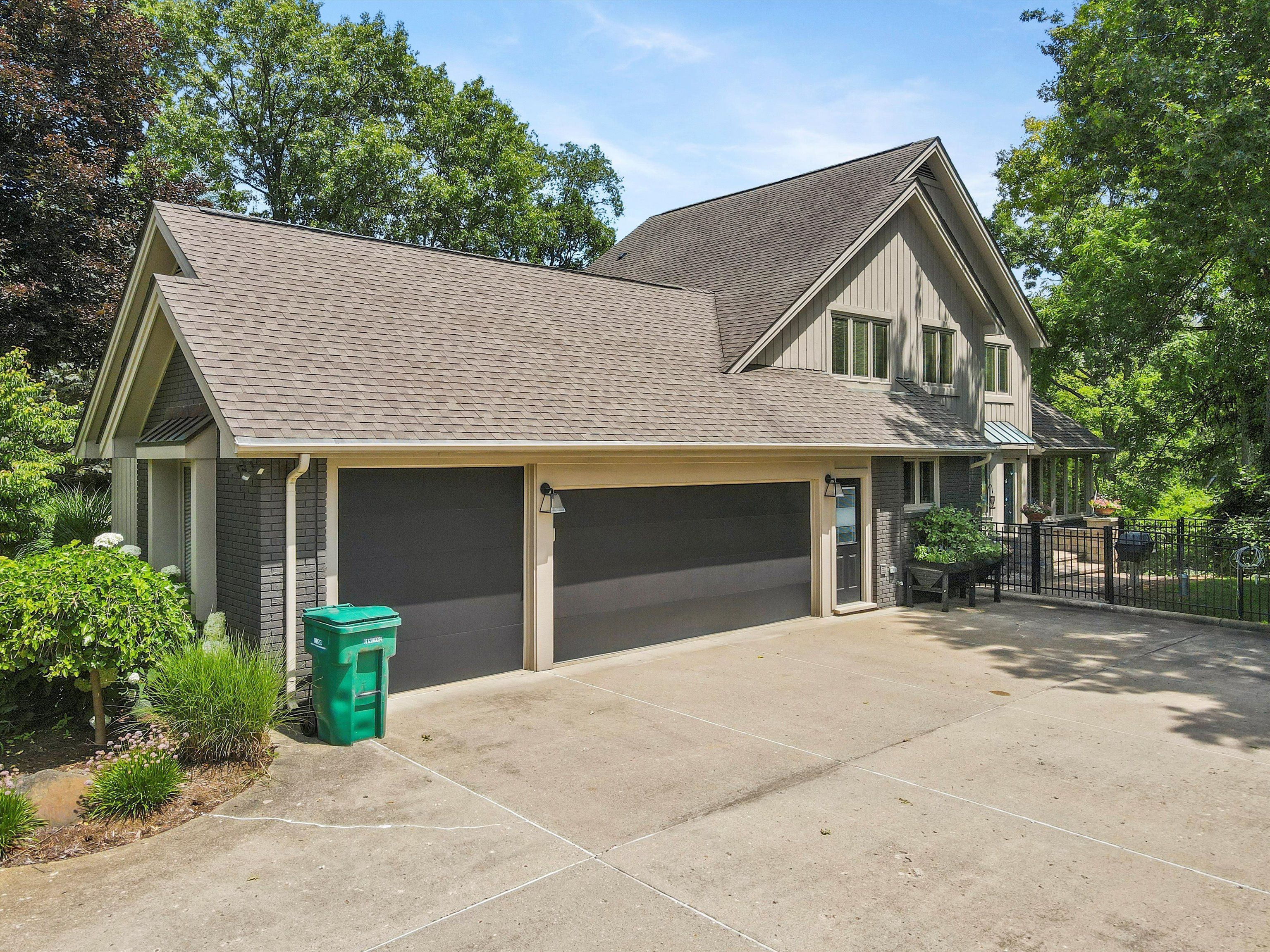 1071 WOODBRIDGE Lane