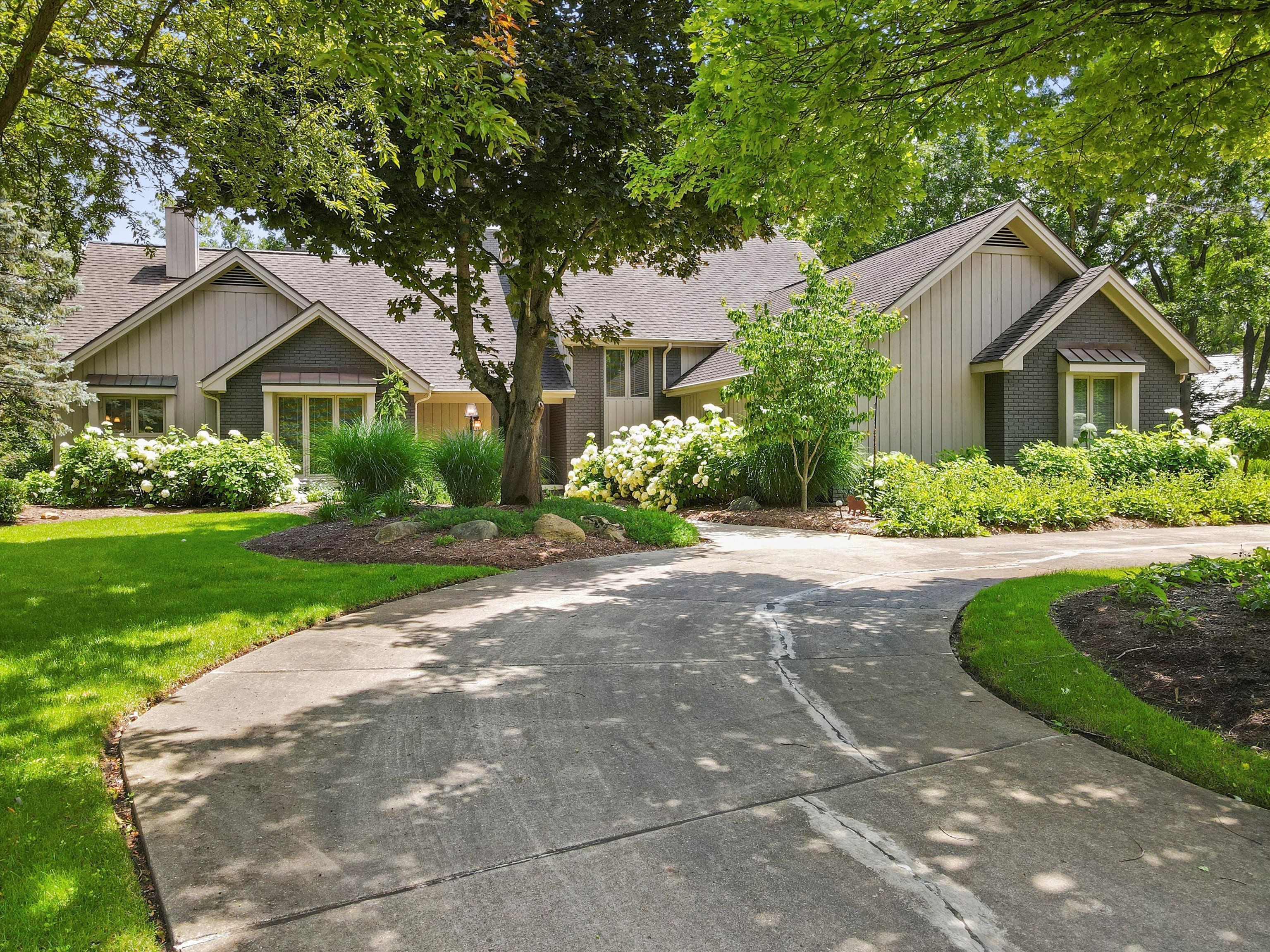 1071 WOODBRIDGE Lane