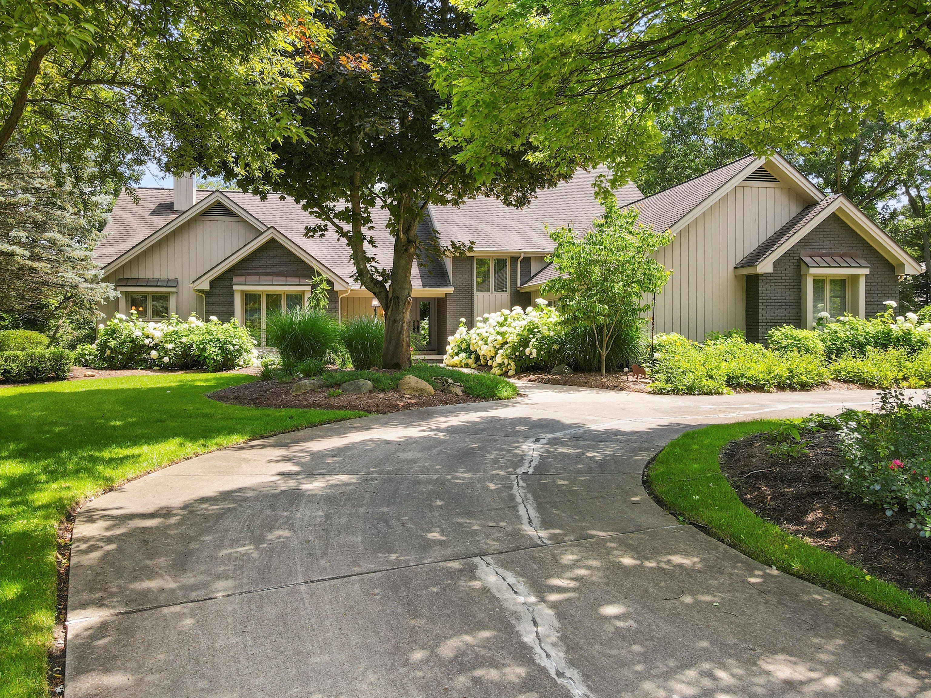 1071 WOODBRIDGE Lane