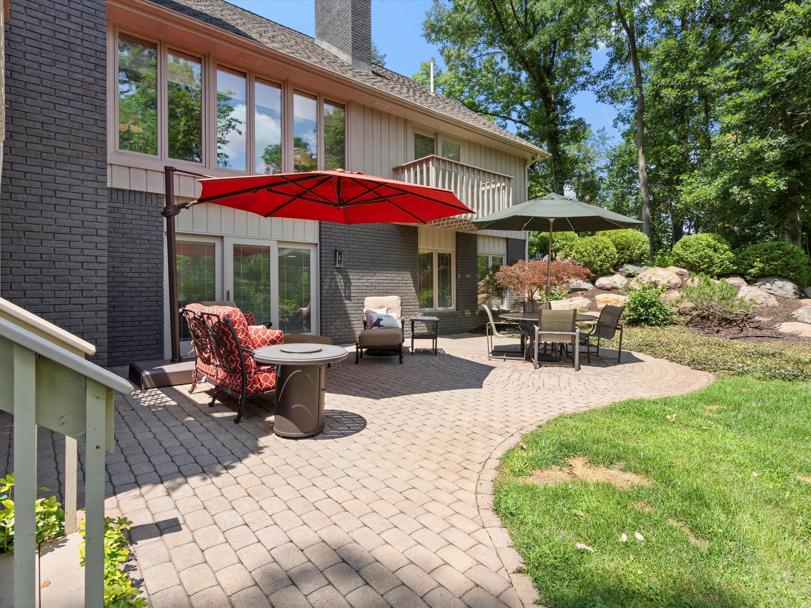1071 WOODBRIDGE Lane