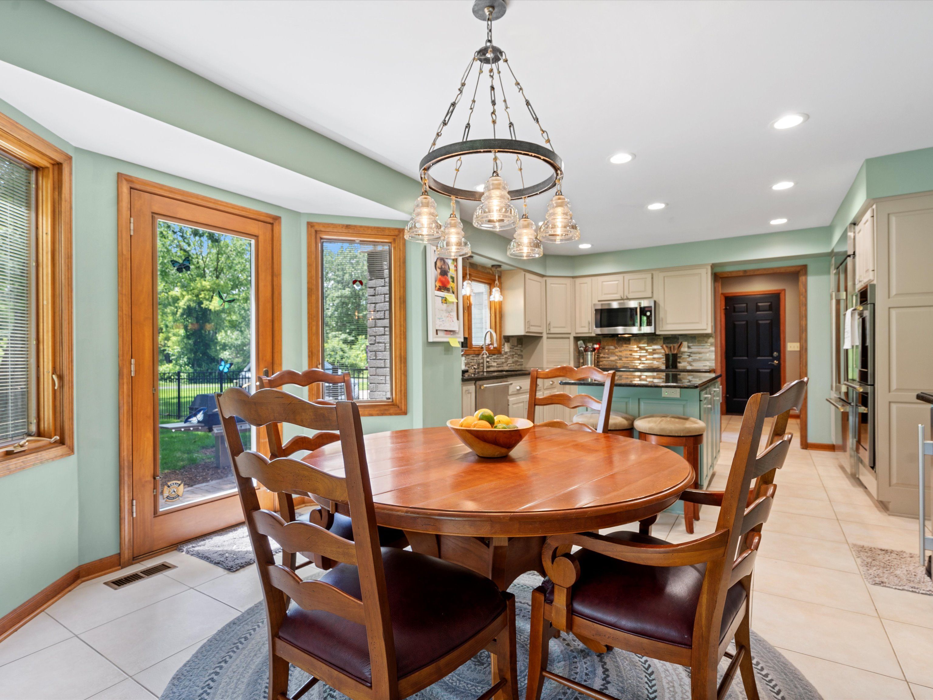 1071 WOODBRIDGE Lane