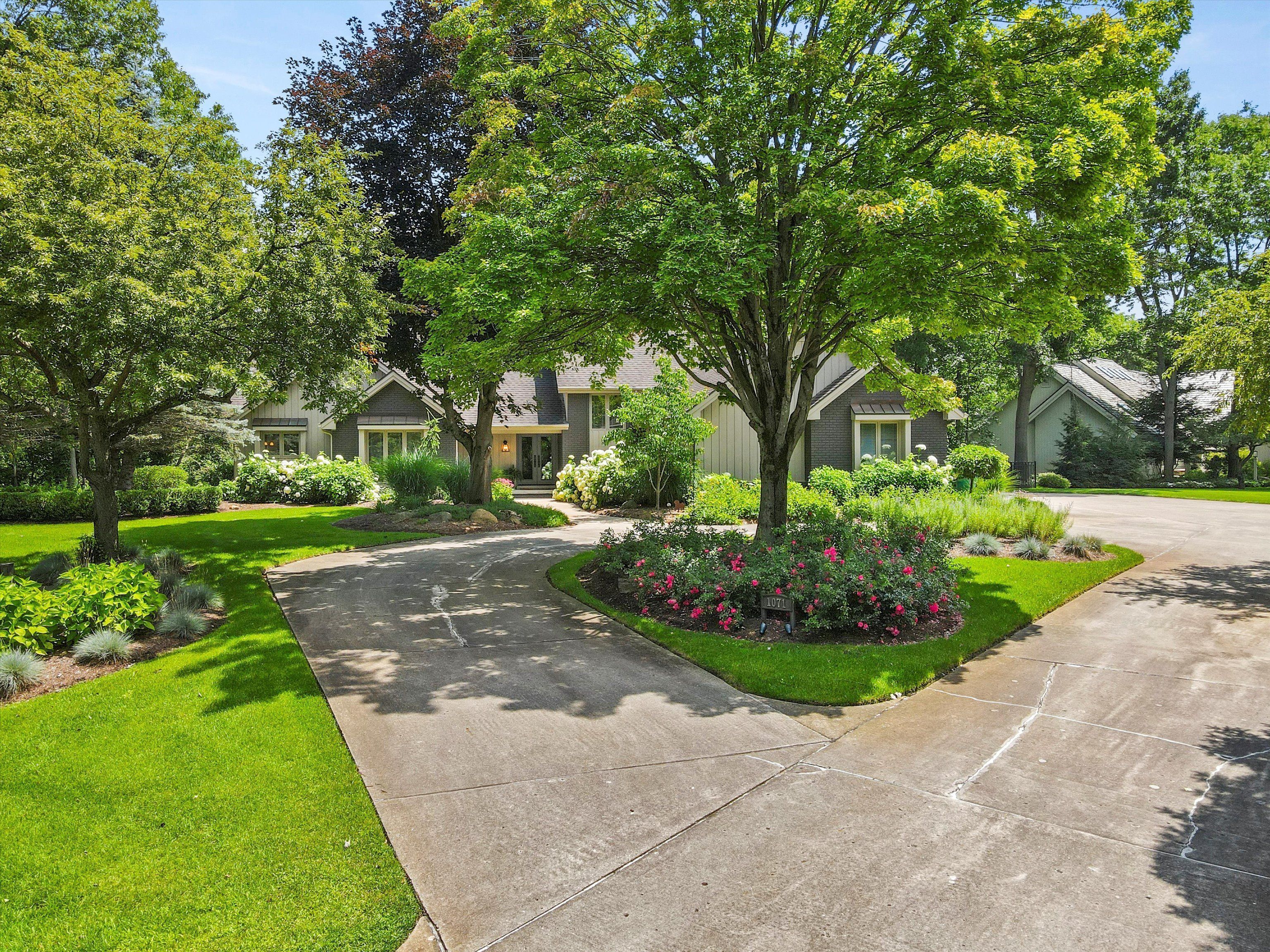 1071 WOODBRIDGE Lane