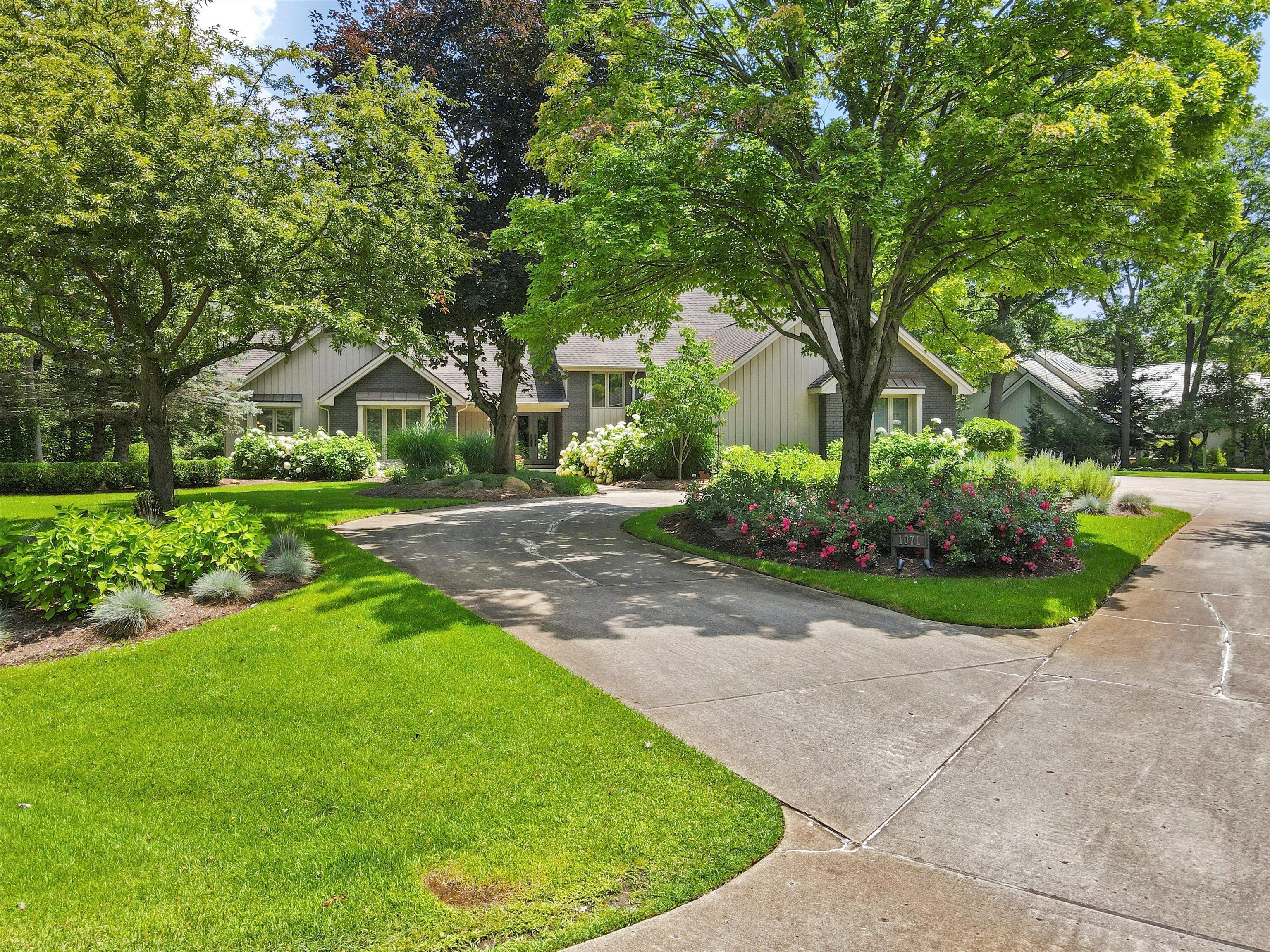 1071 WOODBRIDGE Lane