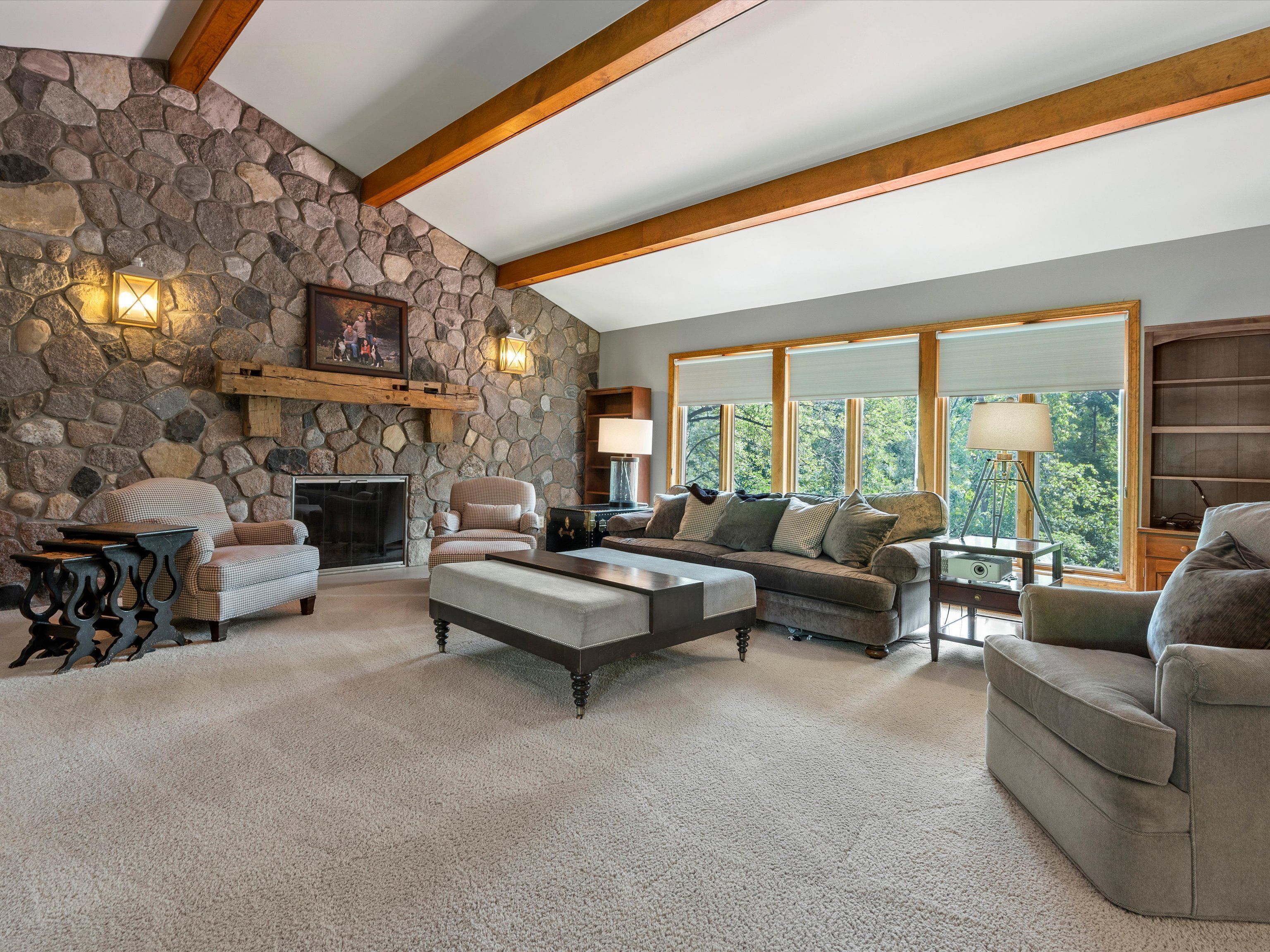 1071 WOODBRIDGE Lane