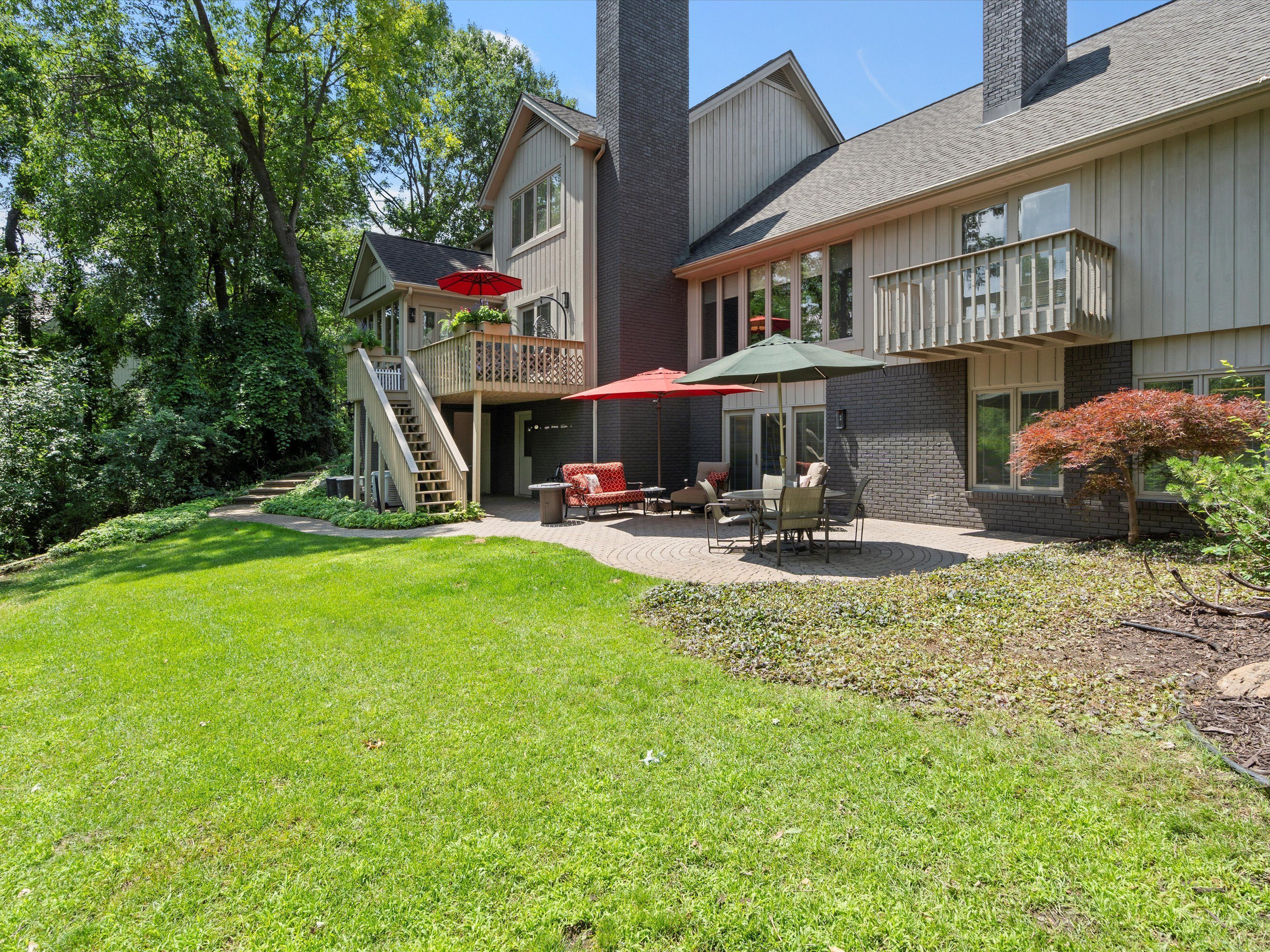 1071 WOODBRIDGE Lane