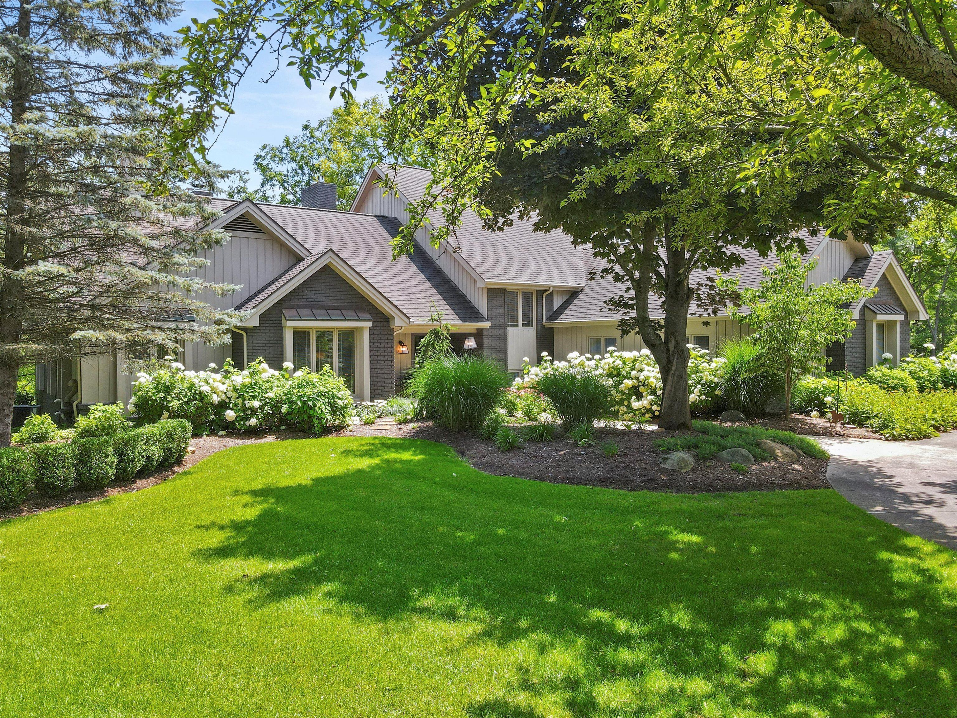 1071 WOODBRIDGE Lane