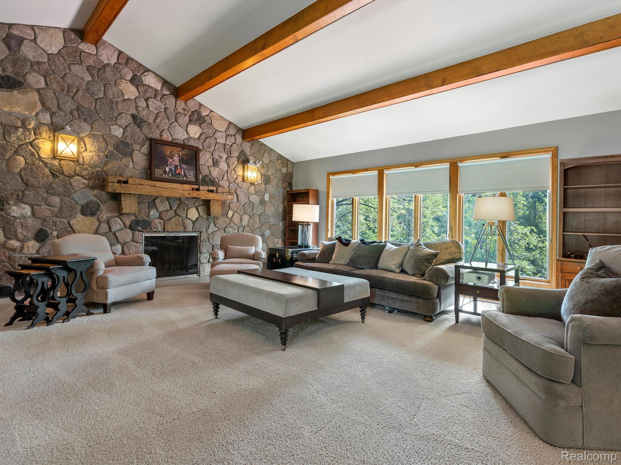 1071 WOODBRIDGE Lane