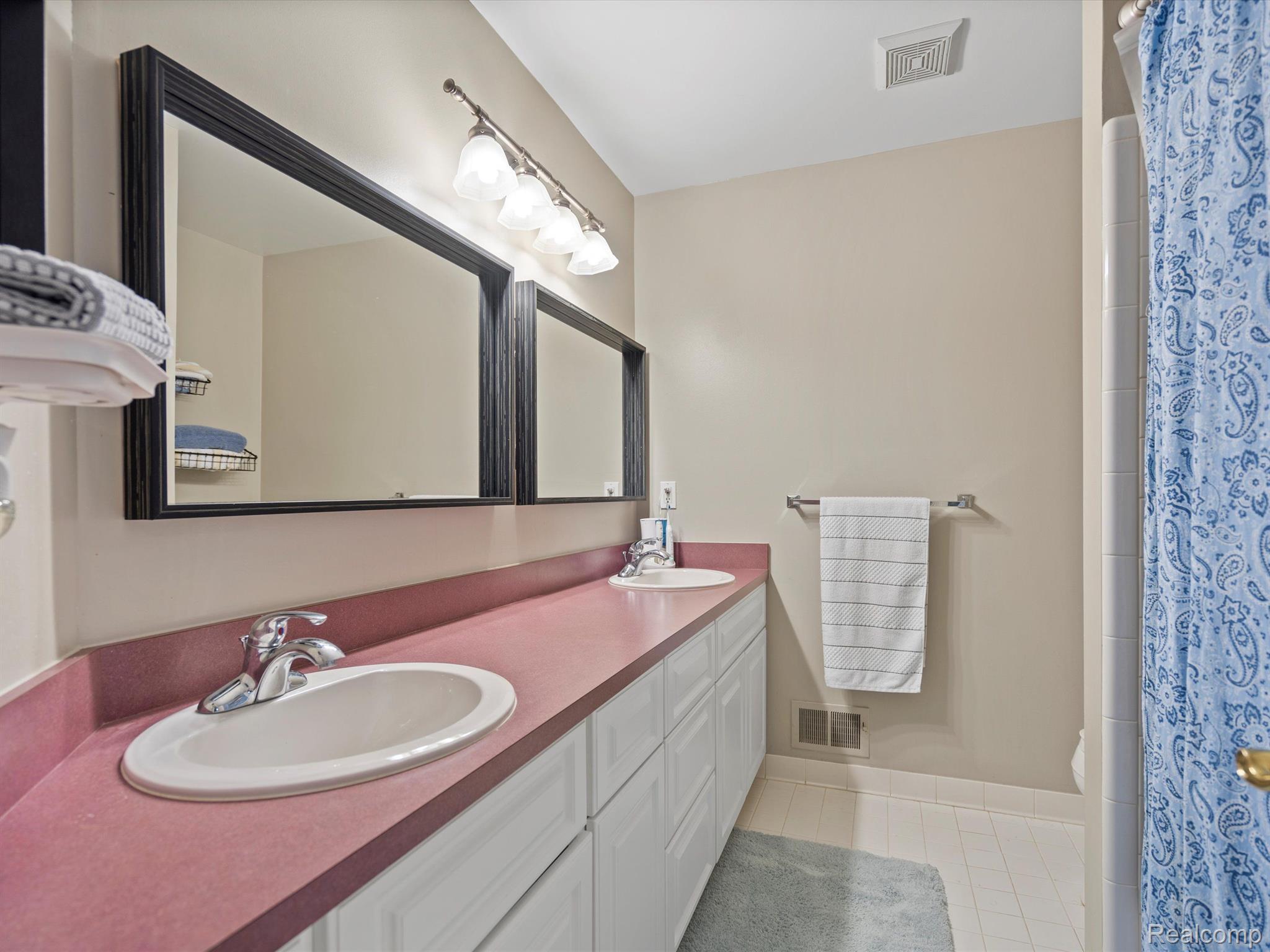 3891 WHITE TAIL Drive