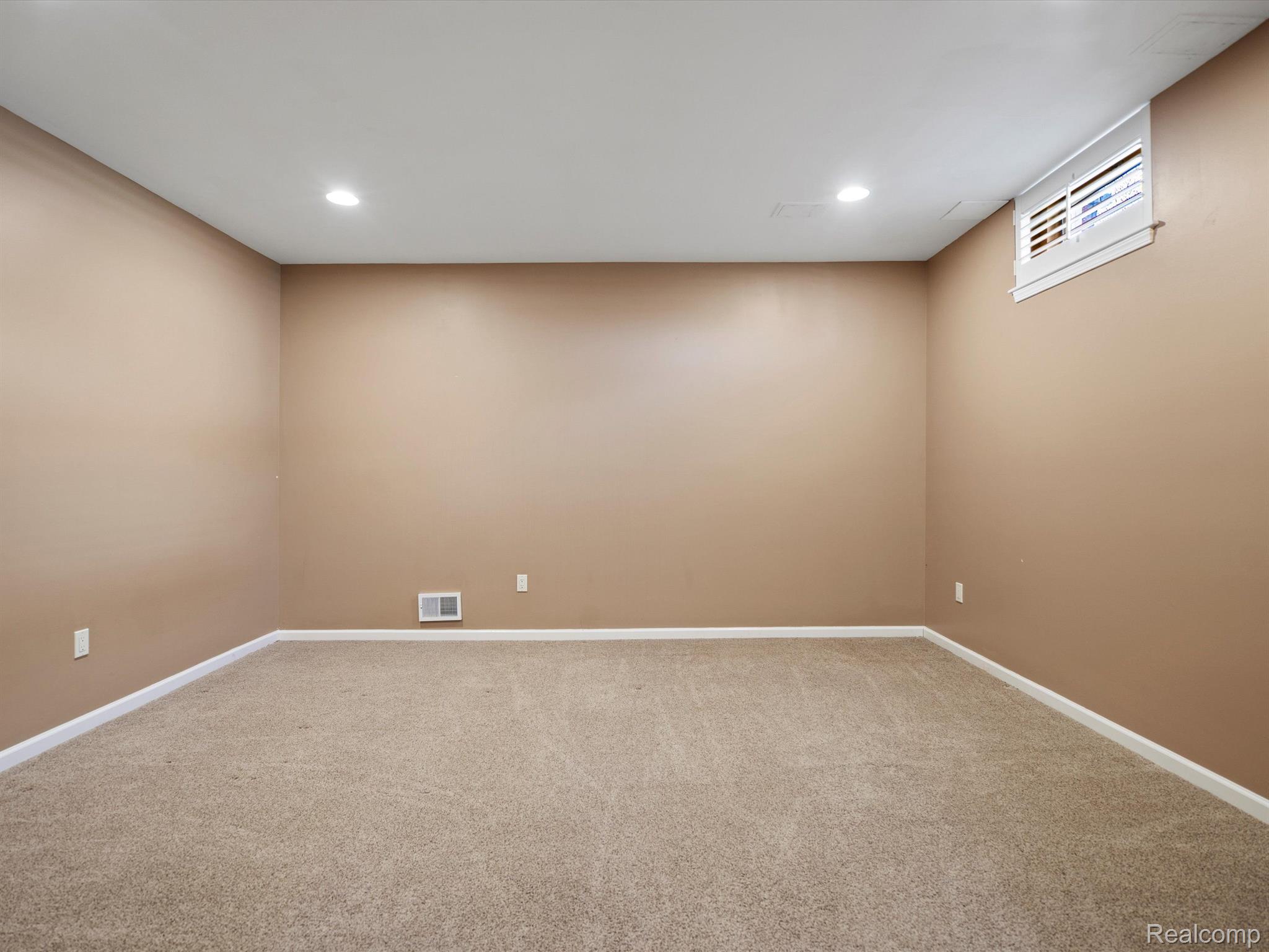 3891 WHITE TAIL Drive