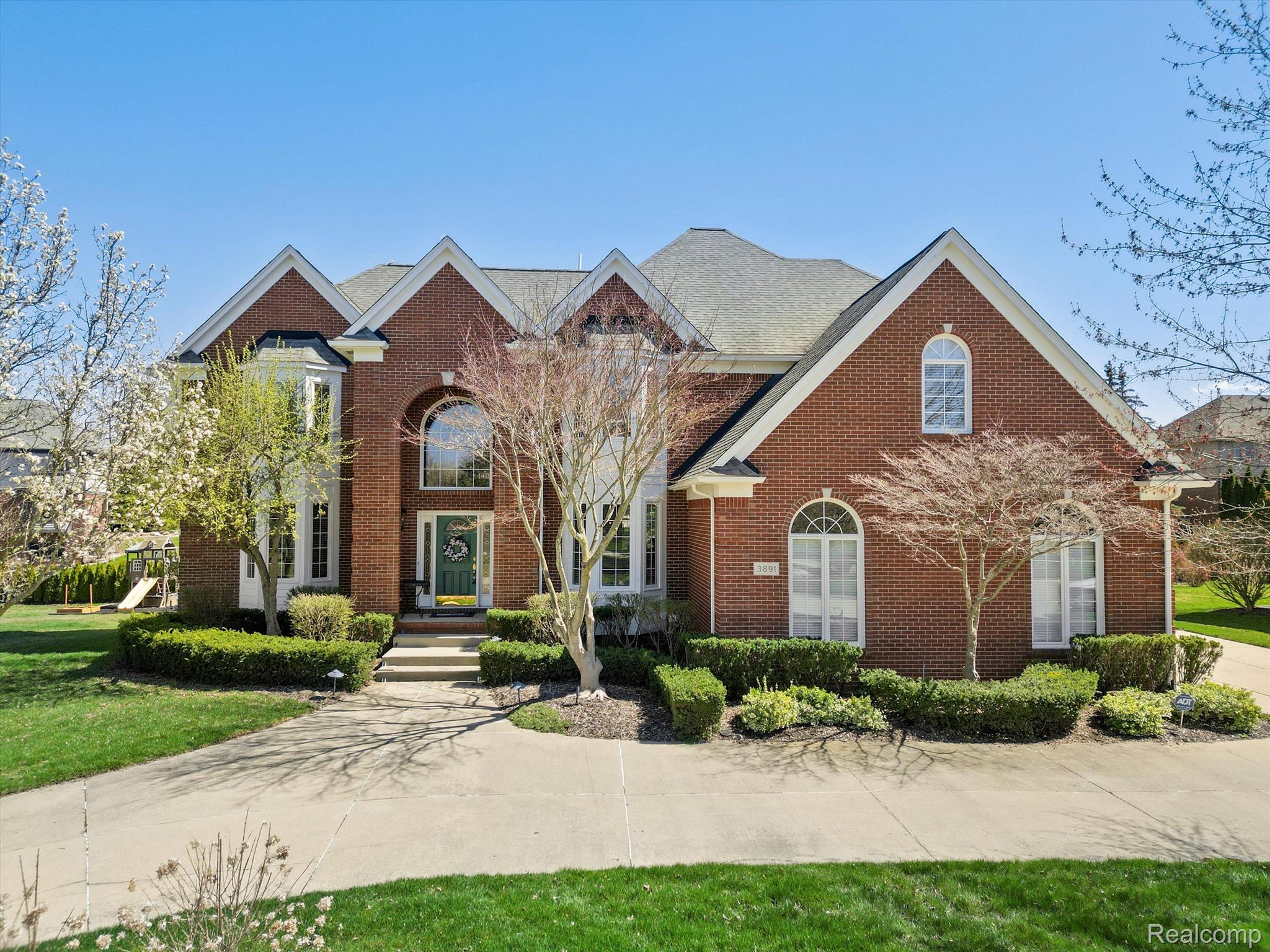 3891 WHITE TAIL Drive