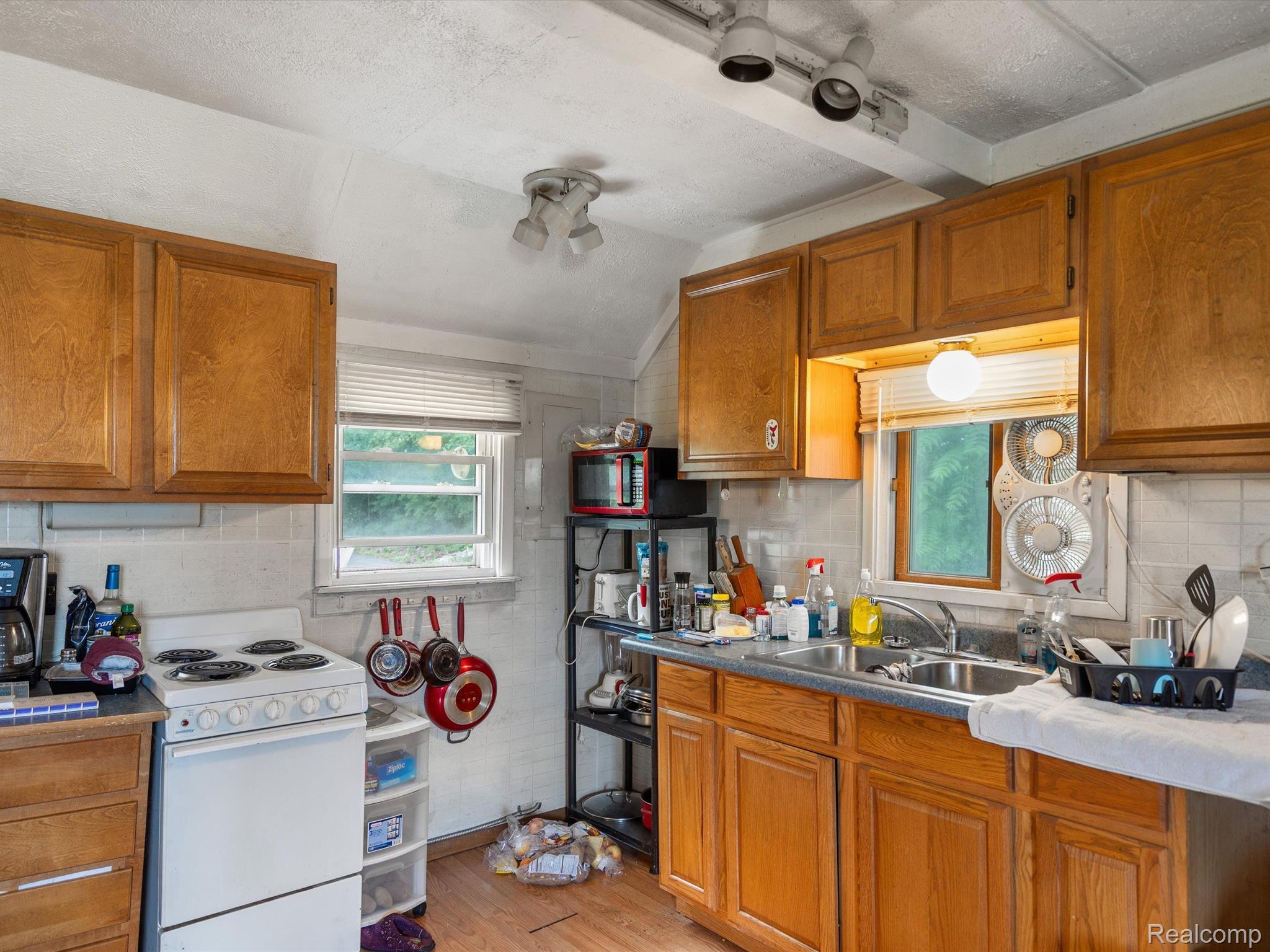 2581 AUBURN Road