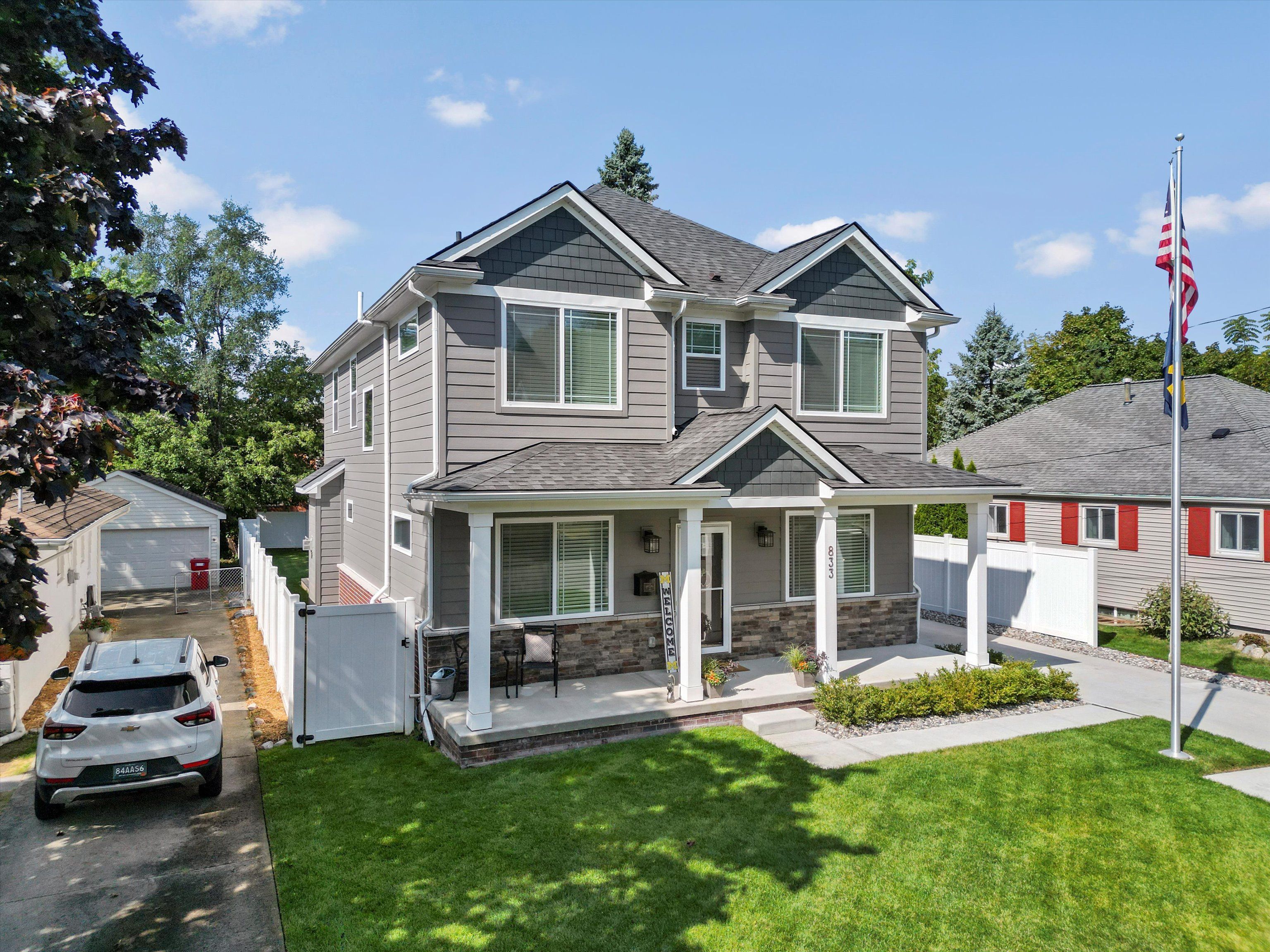 833 MILLER Avenue