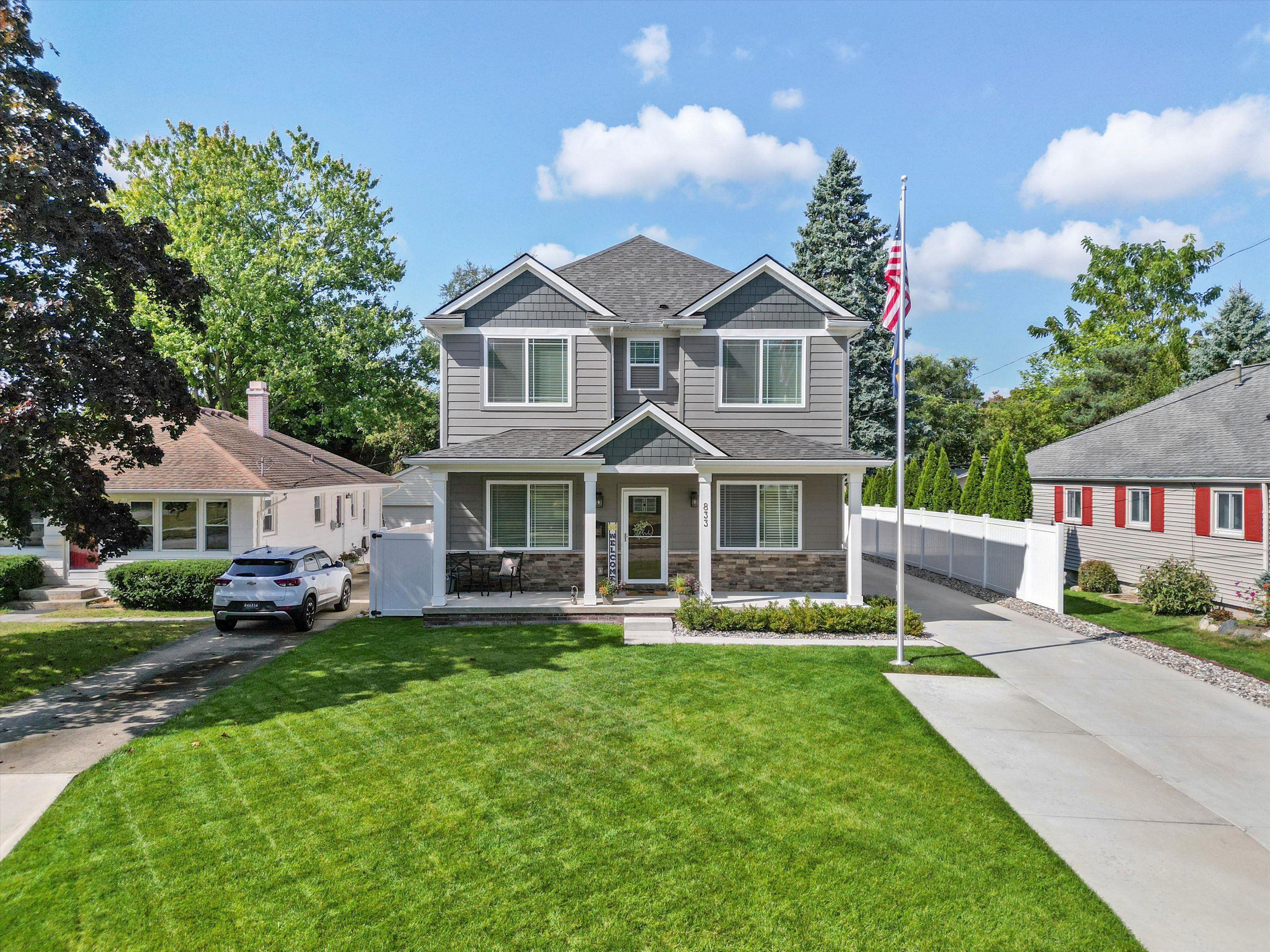 833 MILLER Avenue