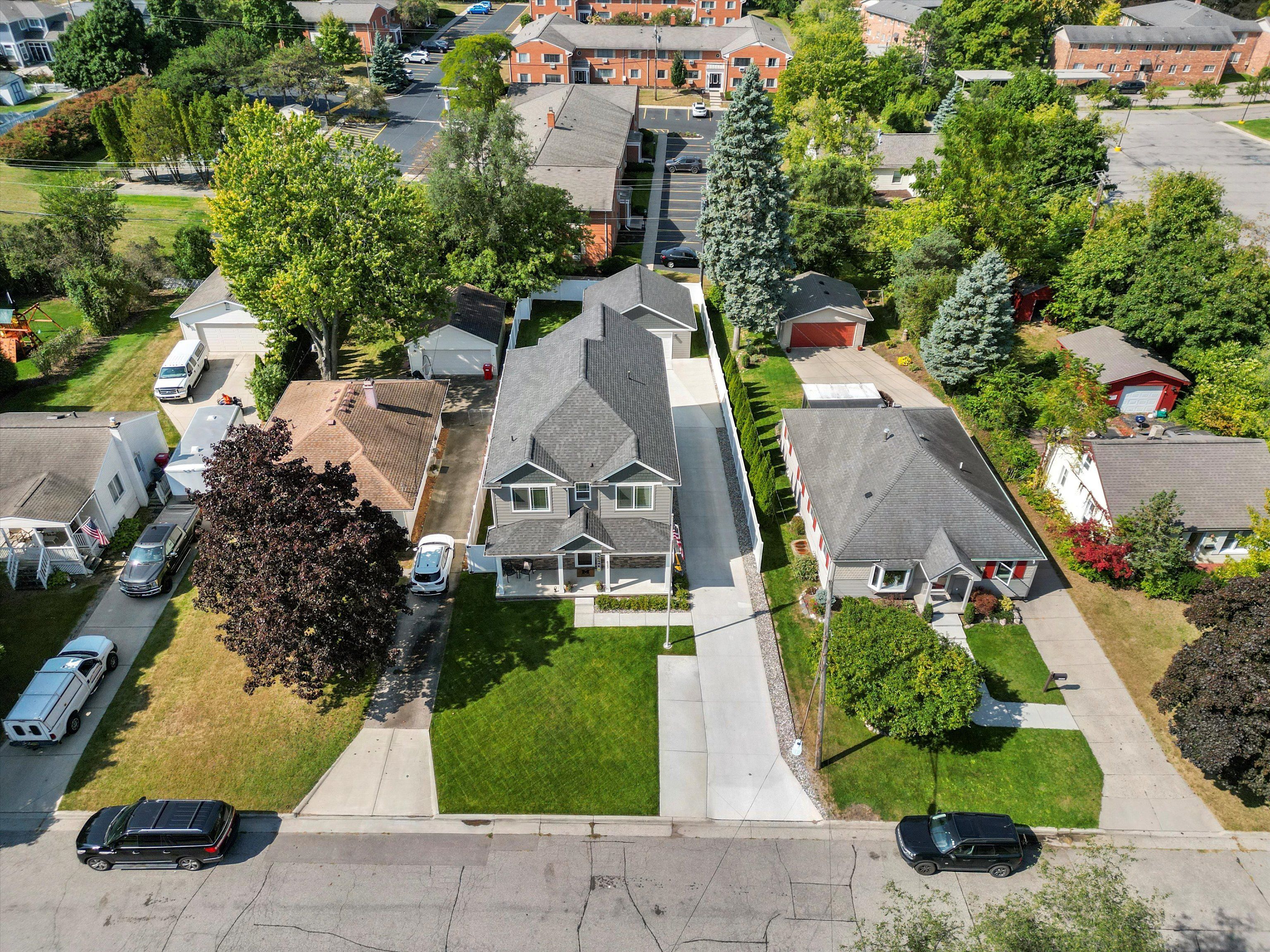 833 MILLER Avenue