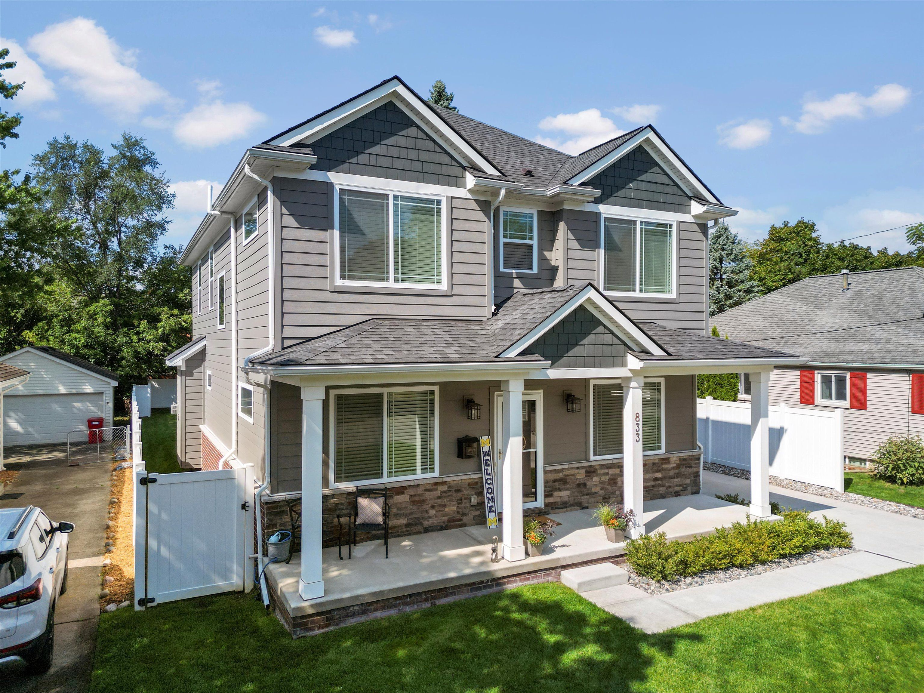 833 MILLER Avenue