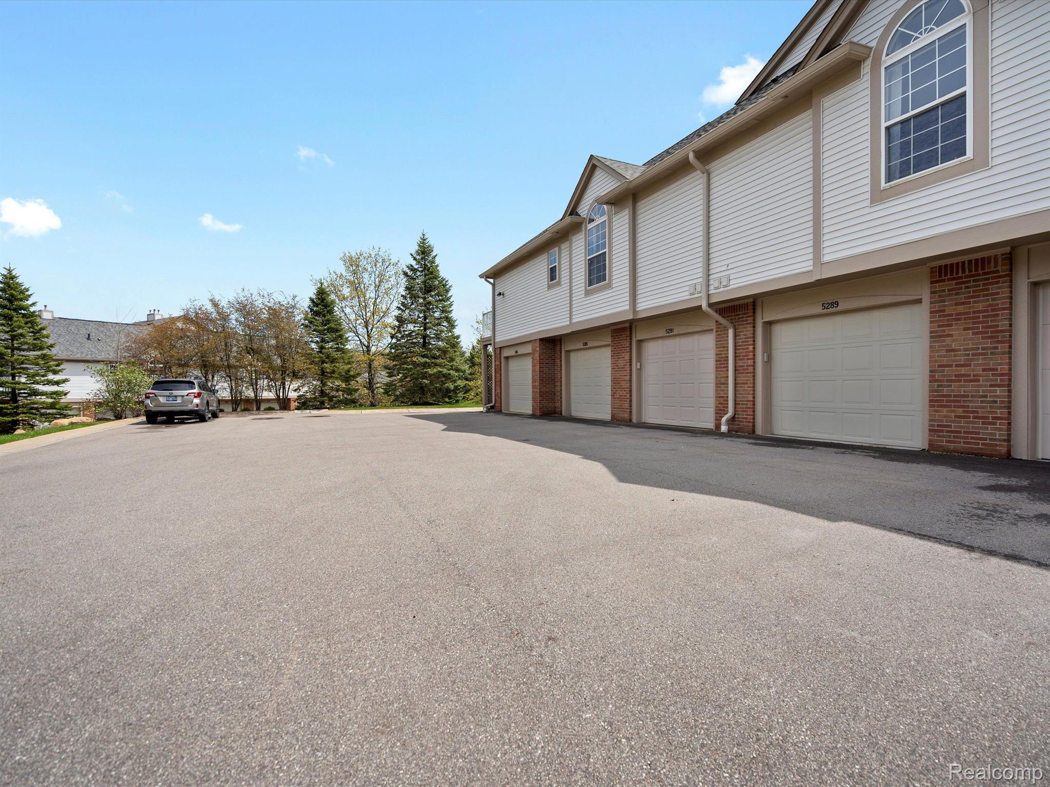 5289 BROOKEMONTE Circle