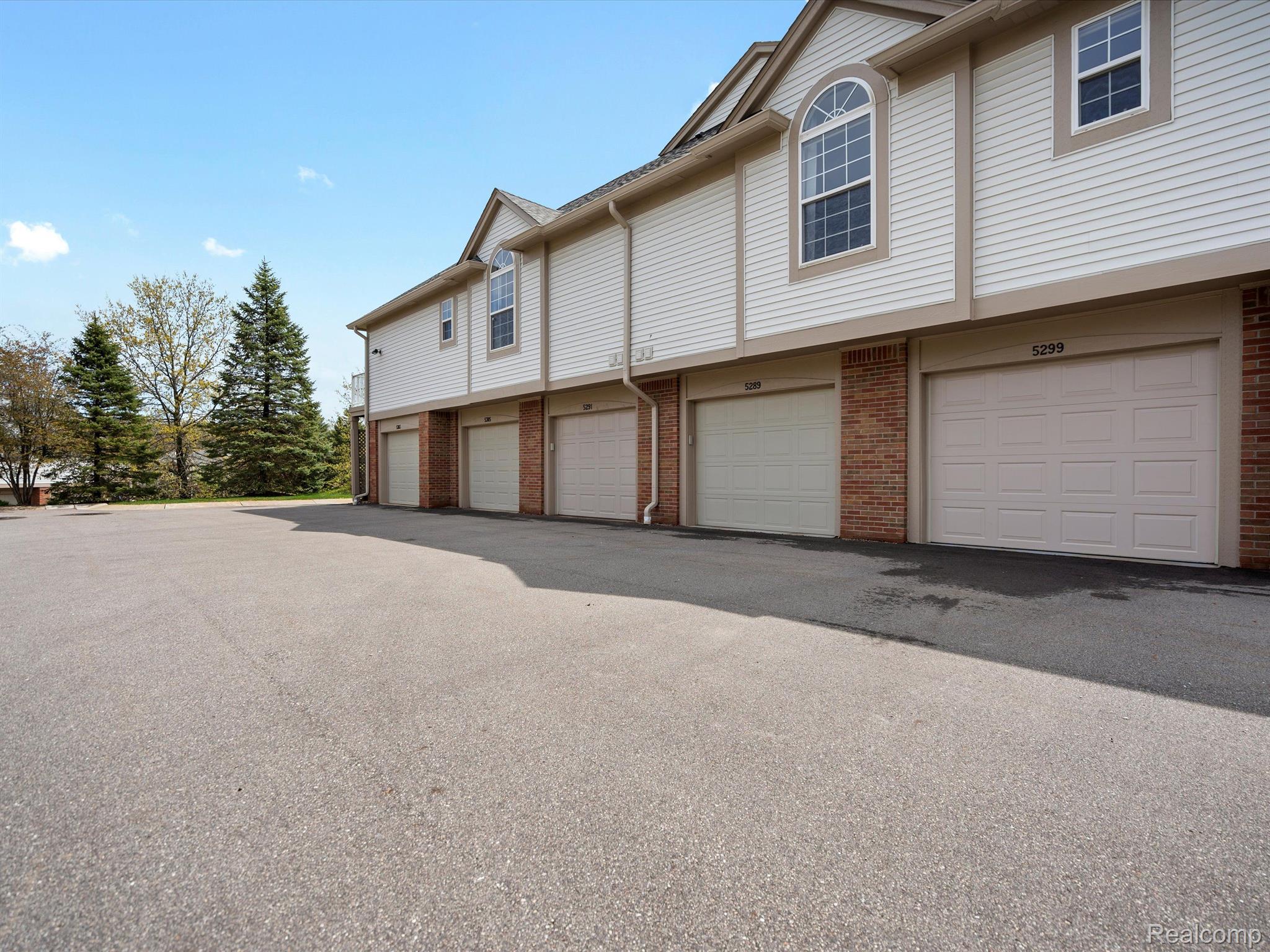 5289 BROOKEMONTE Circle