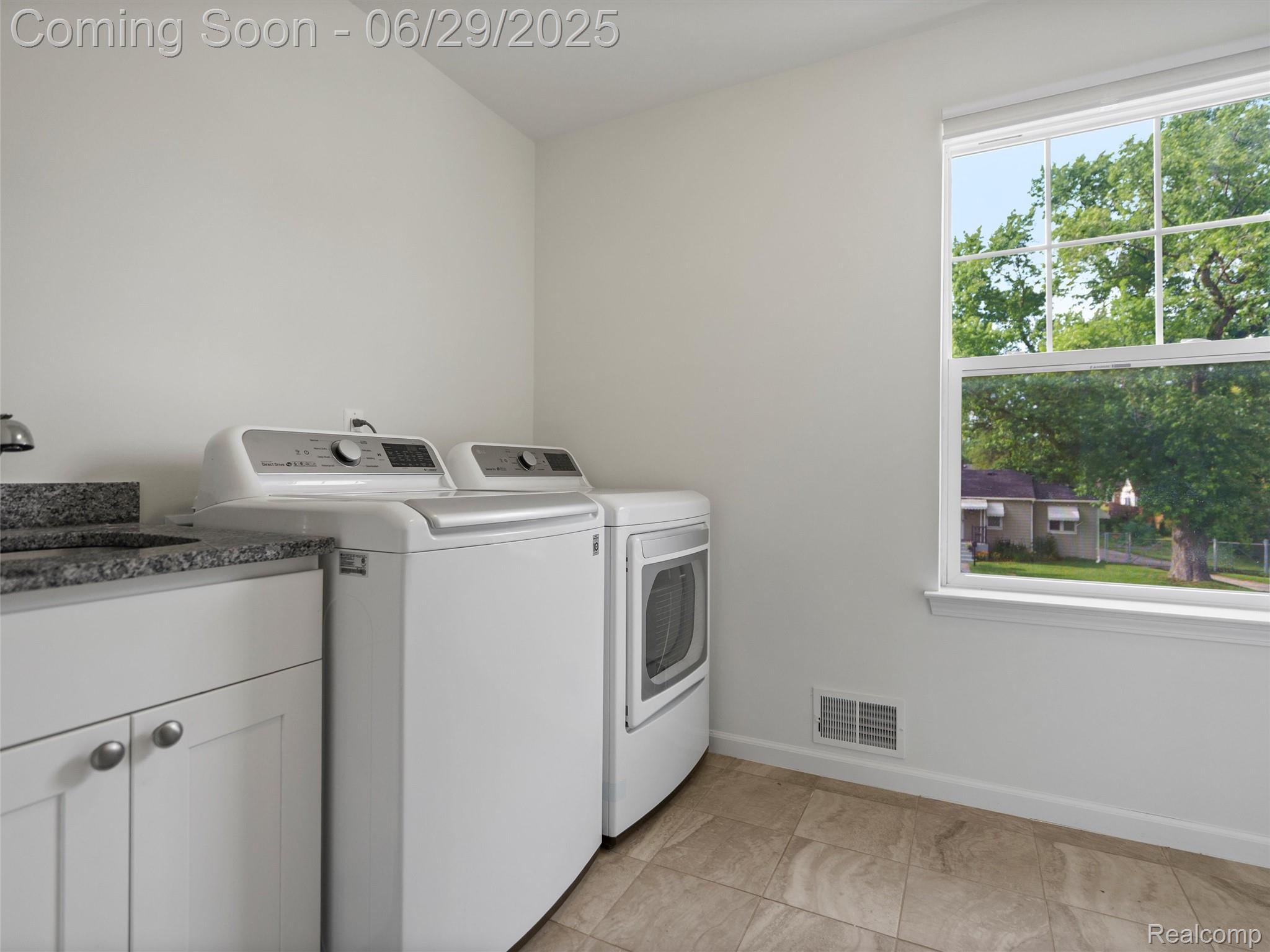 399 W DALLAS Avenue