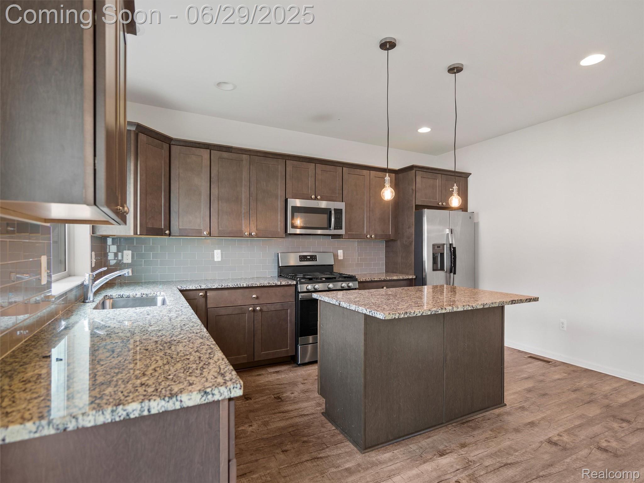 399 W DALLAS Avenue