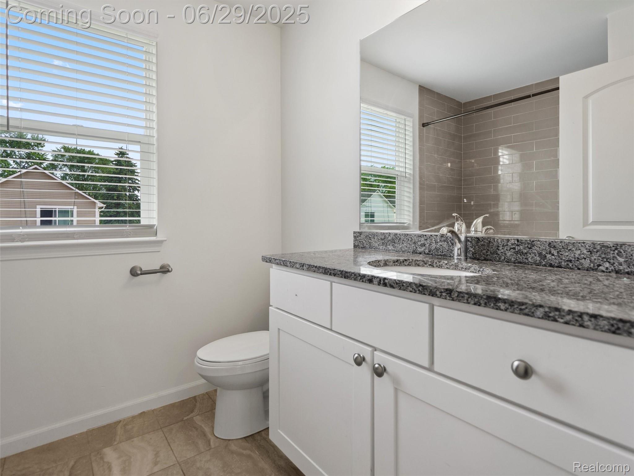 399 W DALLAS Avenue