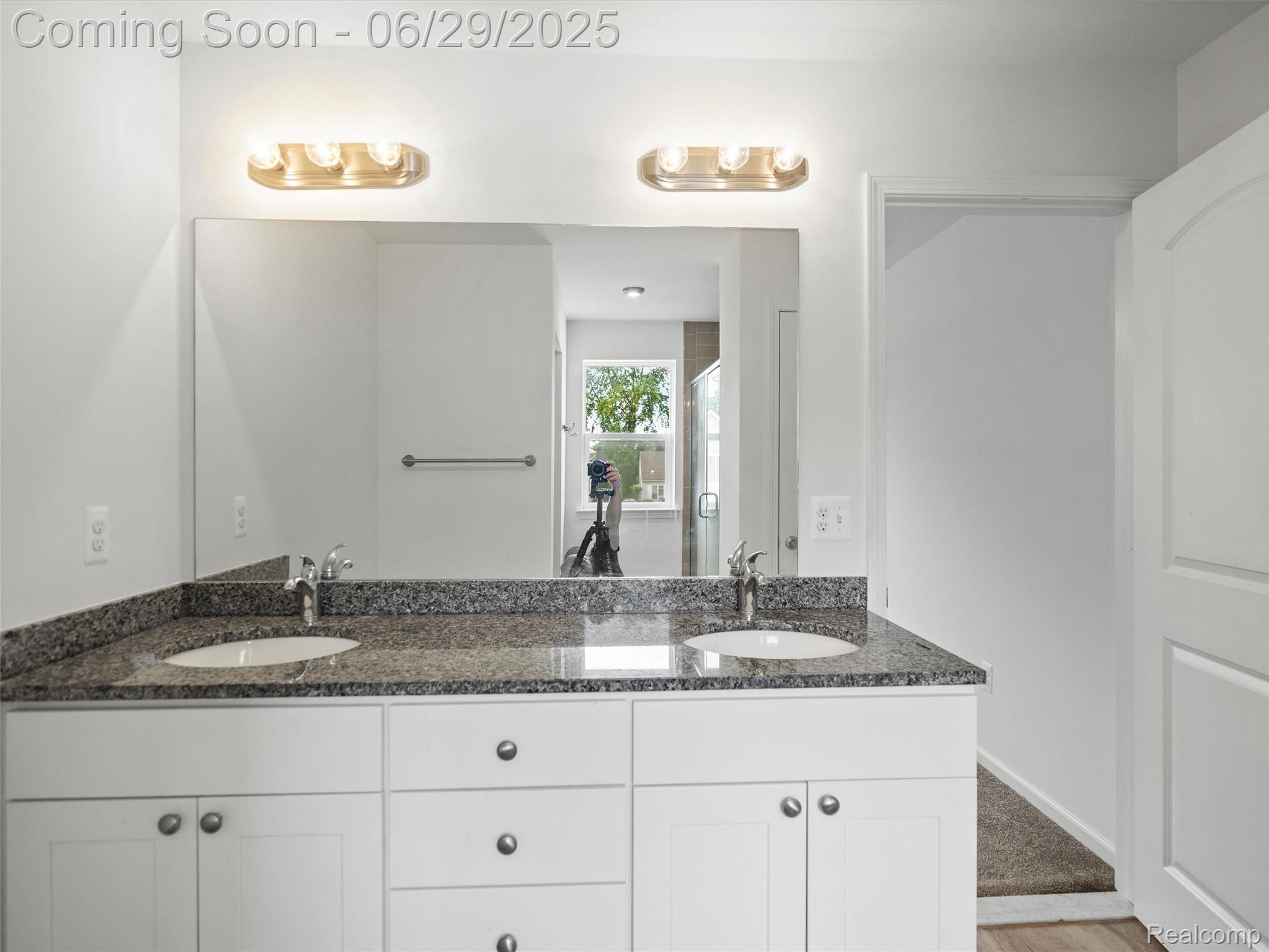 399 W DALLAS Avenue