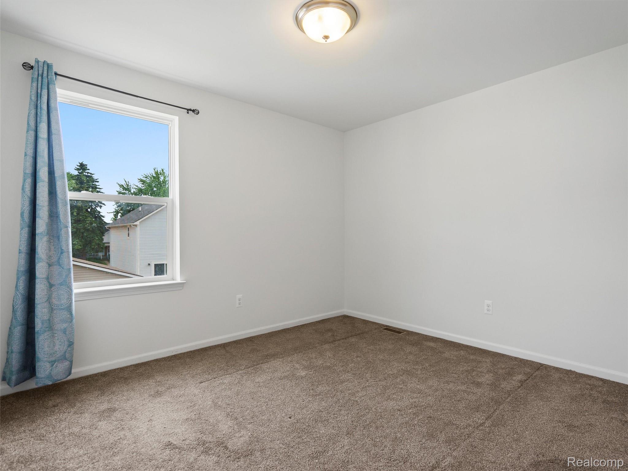 399 W DALLAS Avenue
