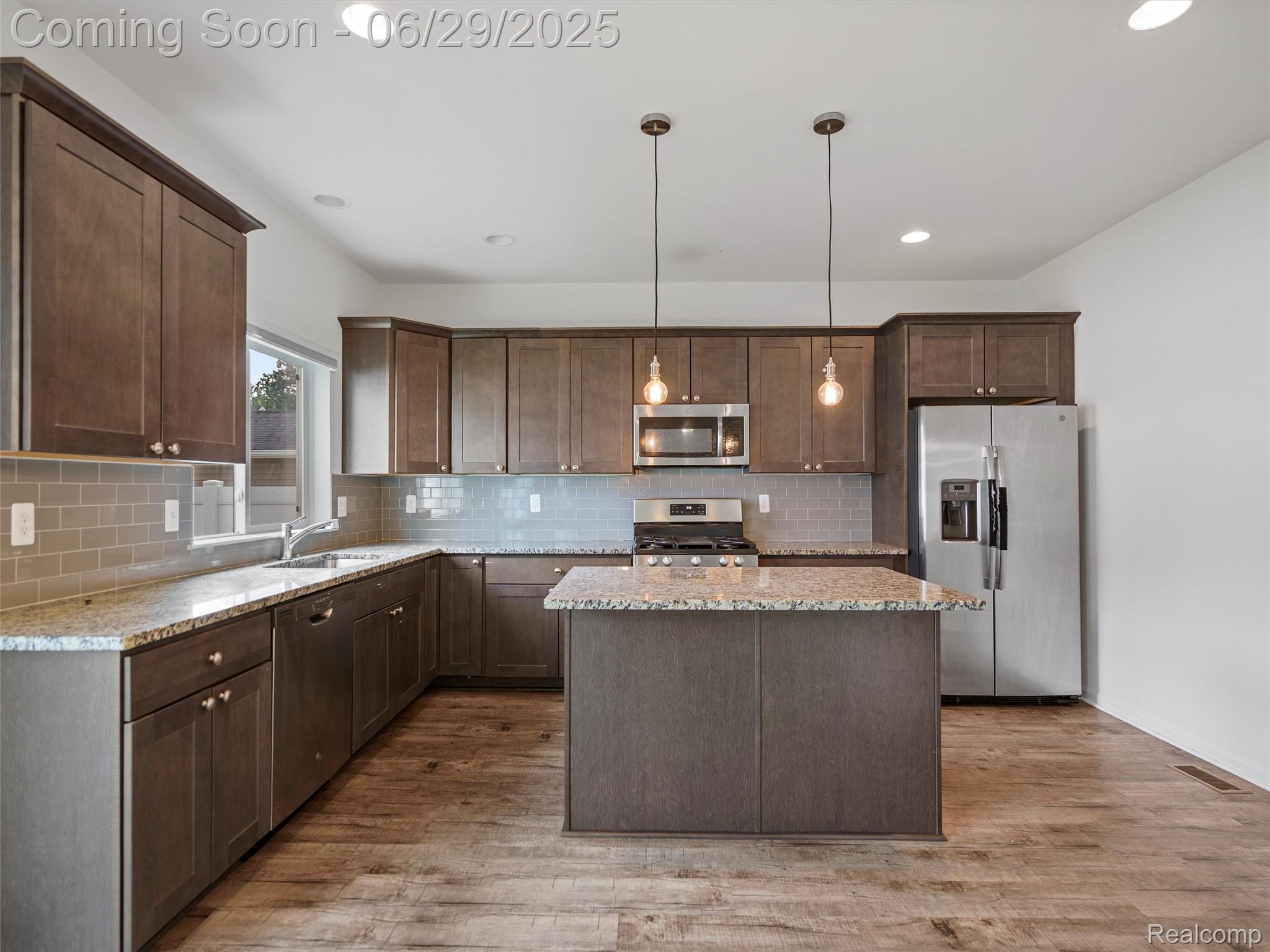 399 W DALLAS Avenue