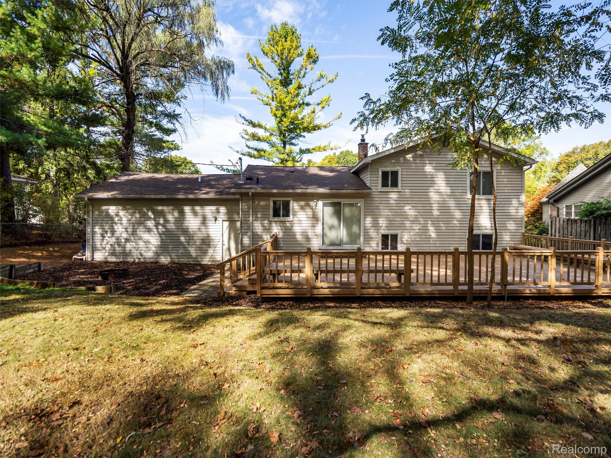 970 Golfview Drive