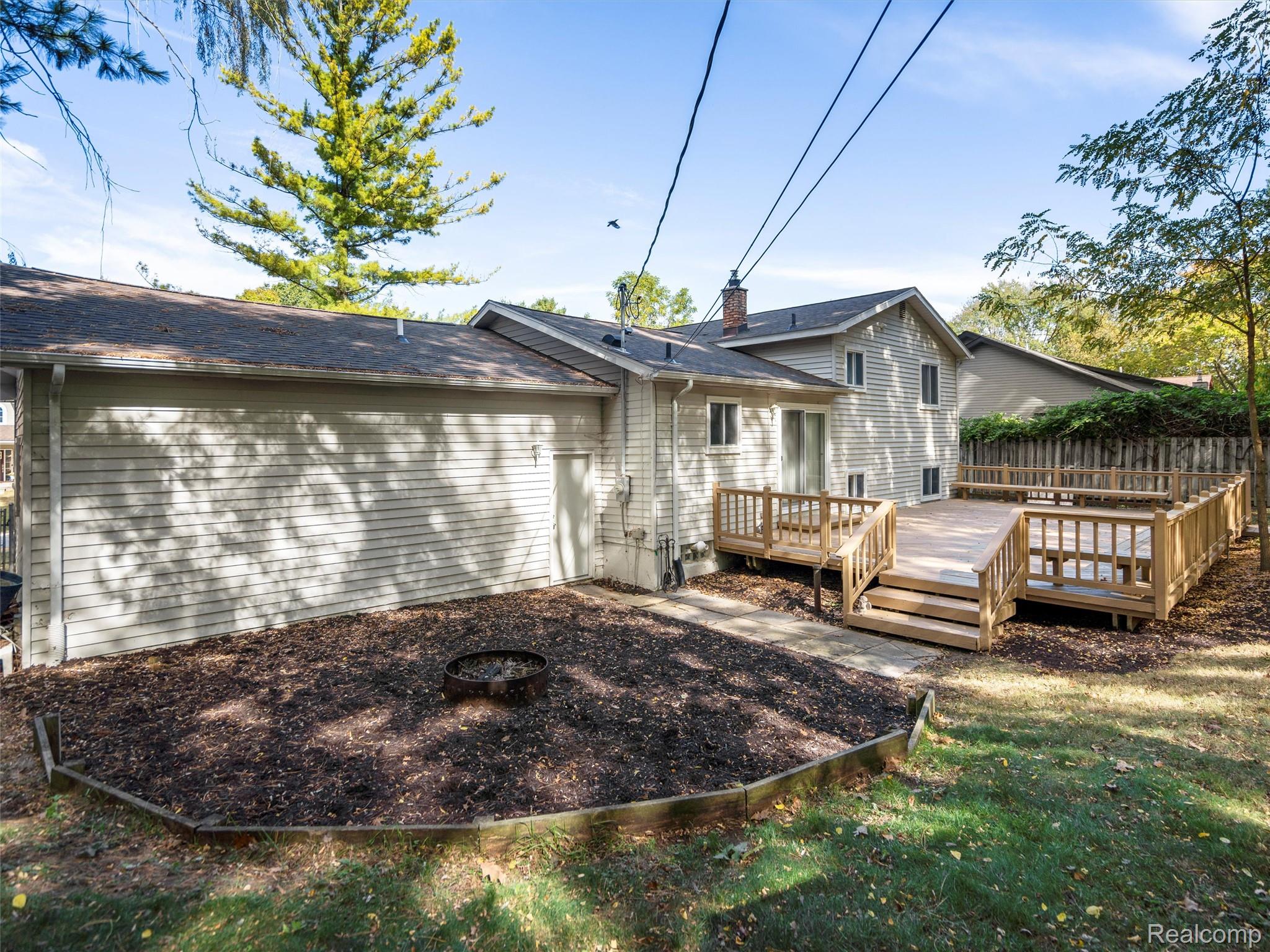 970 Golfview Drive