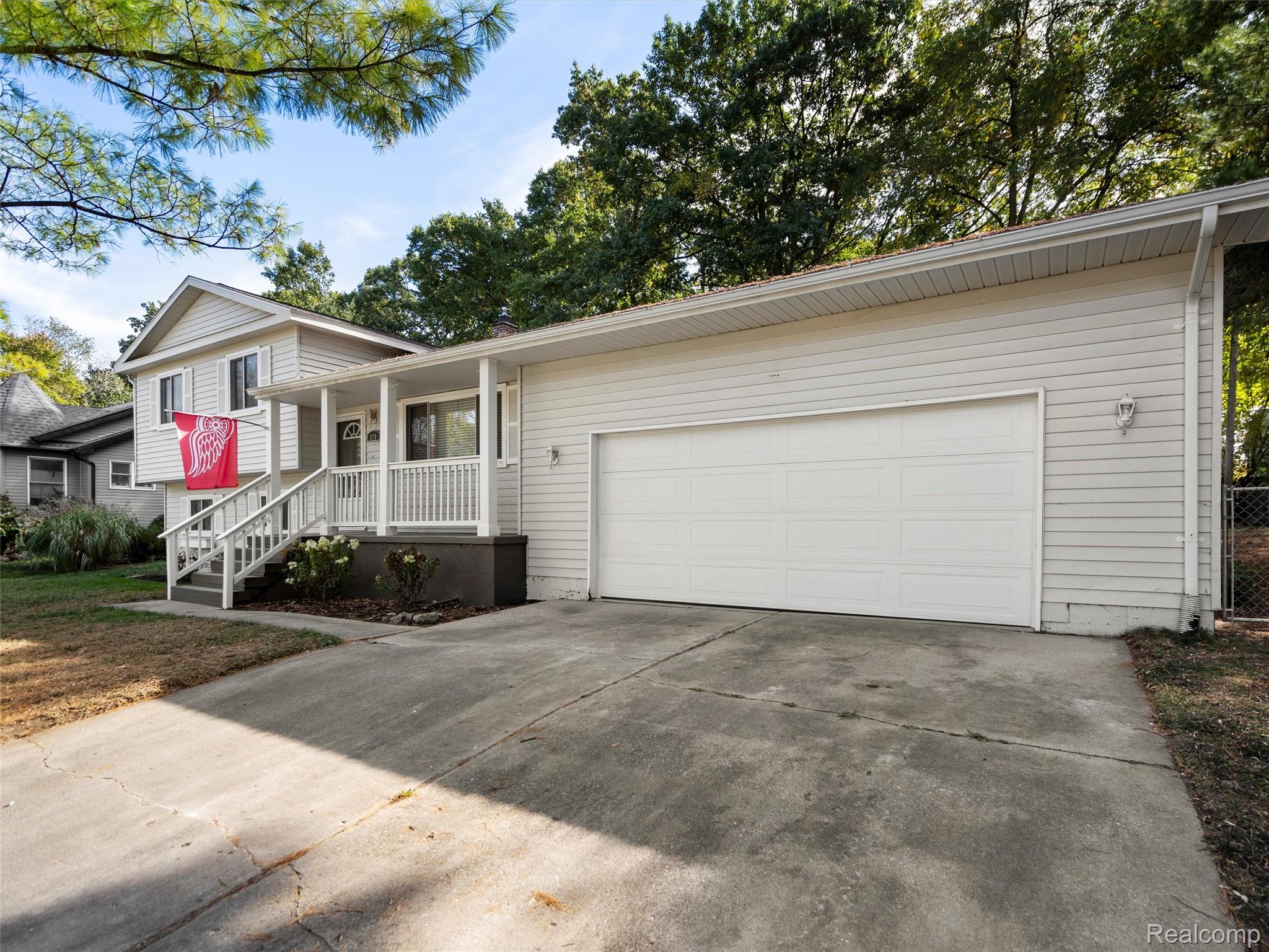 970 Golfview Drive