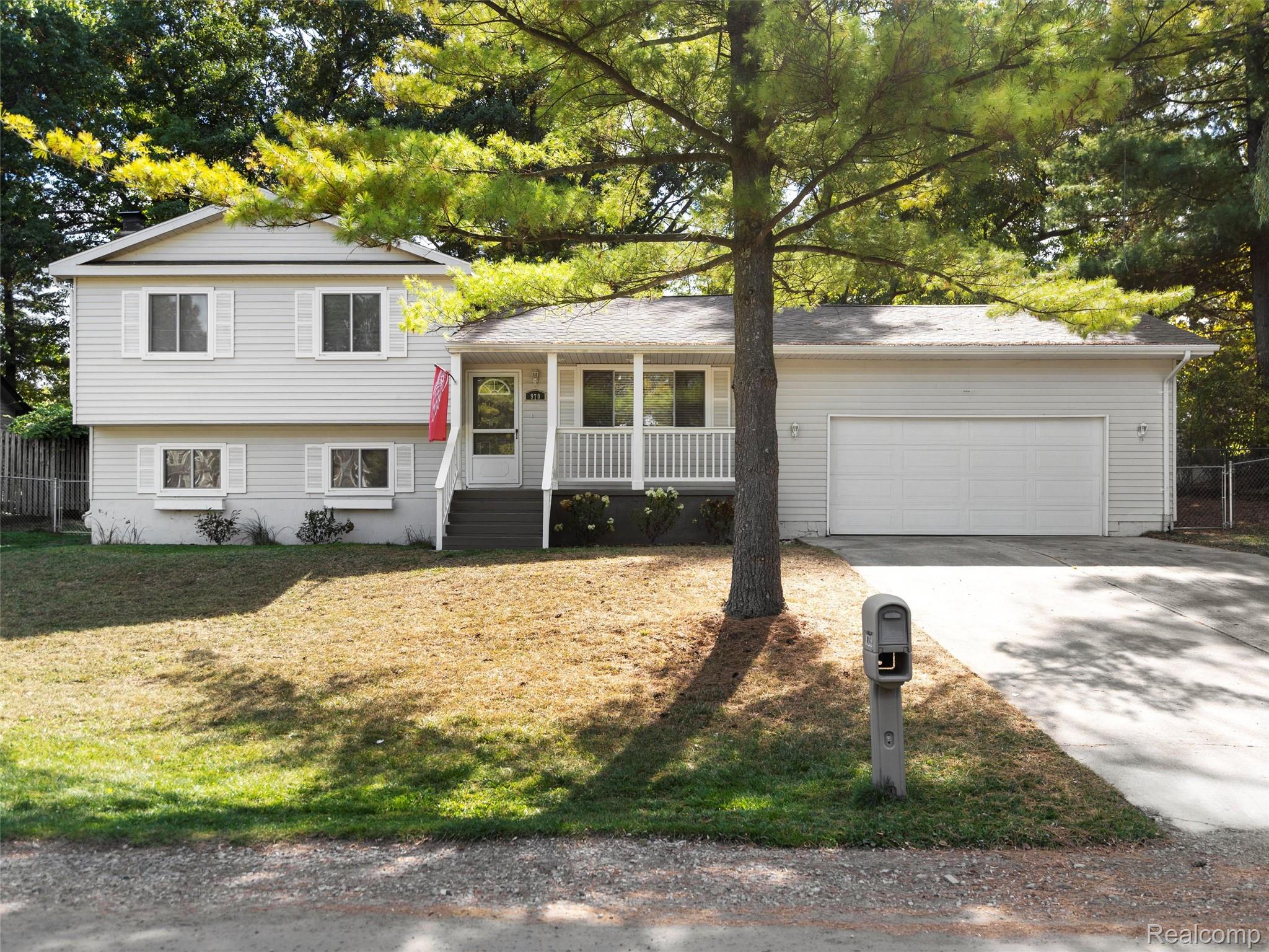 970 Golfview Drive