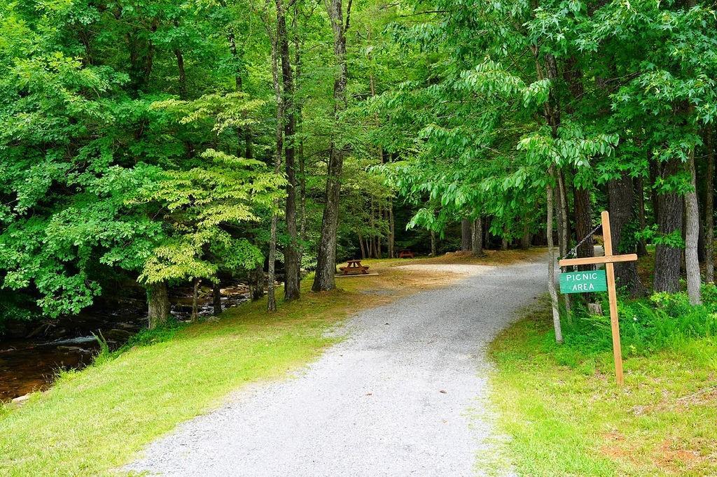 324 Walnut Mountain Rd