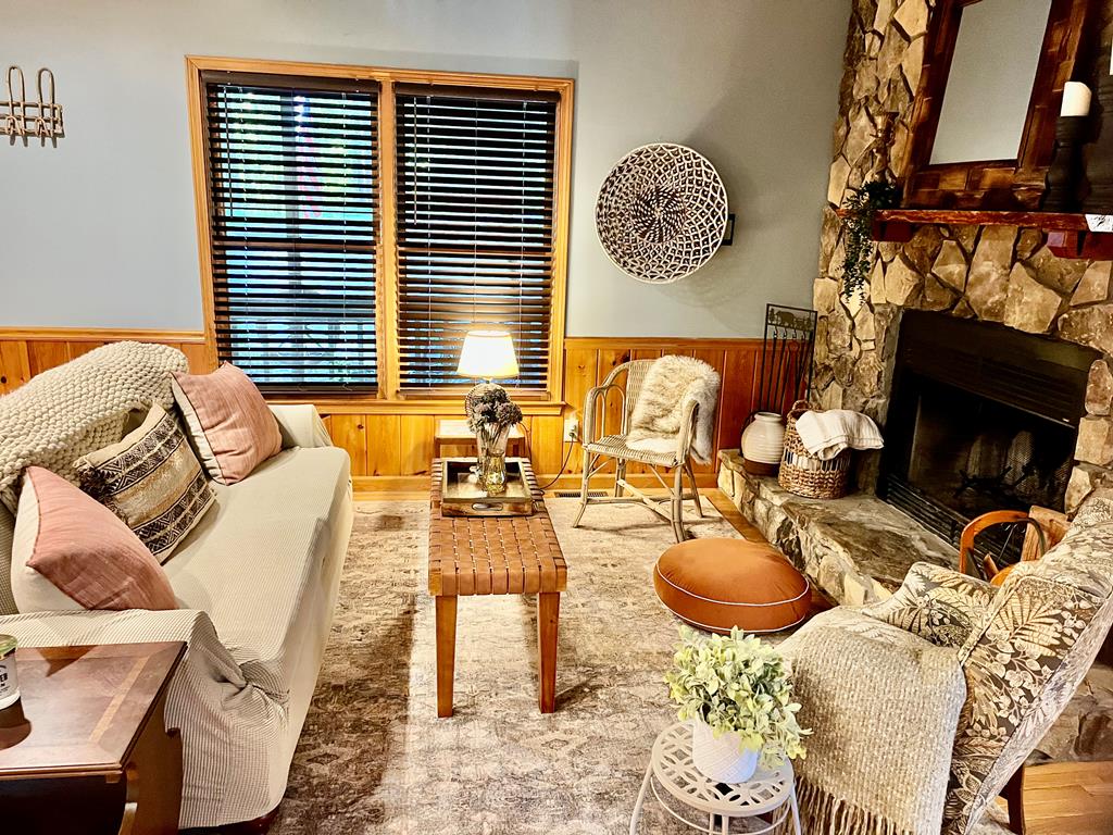 324 Walnut Mountain Rd