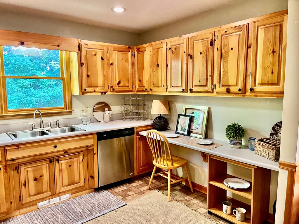 324 Walnut Mountain Rd
