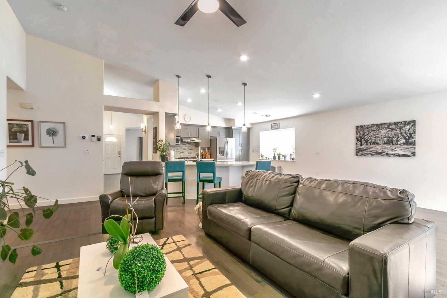 3257 Vista Del Lago Way