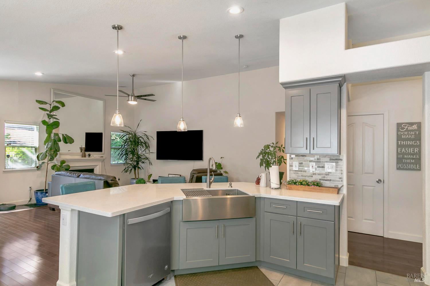 3257 Vista Del Lago Way