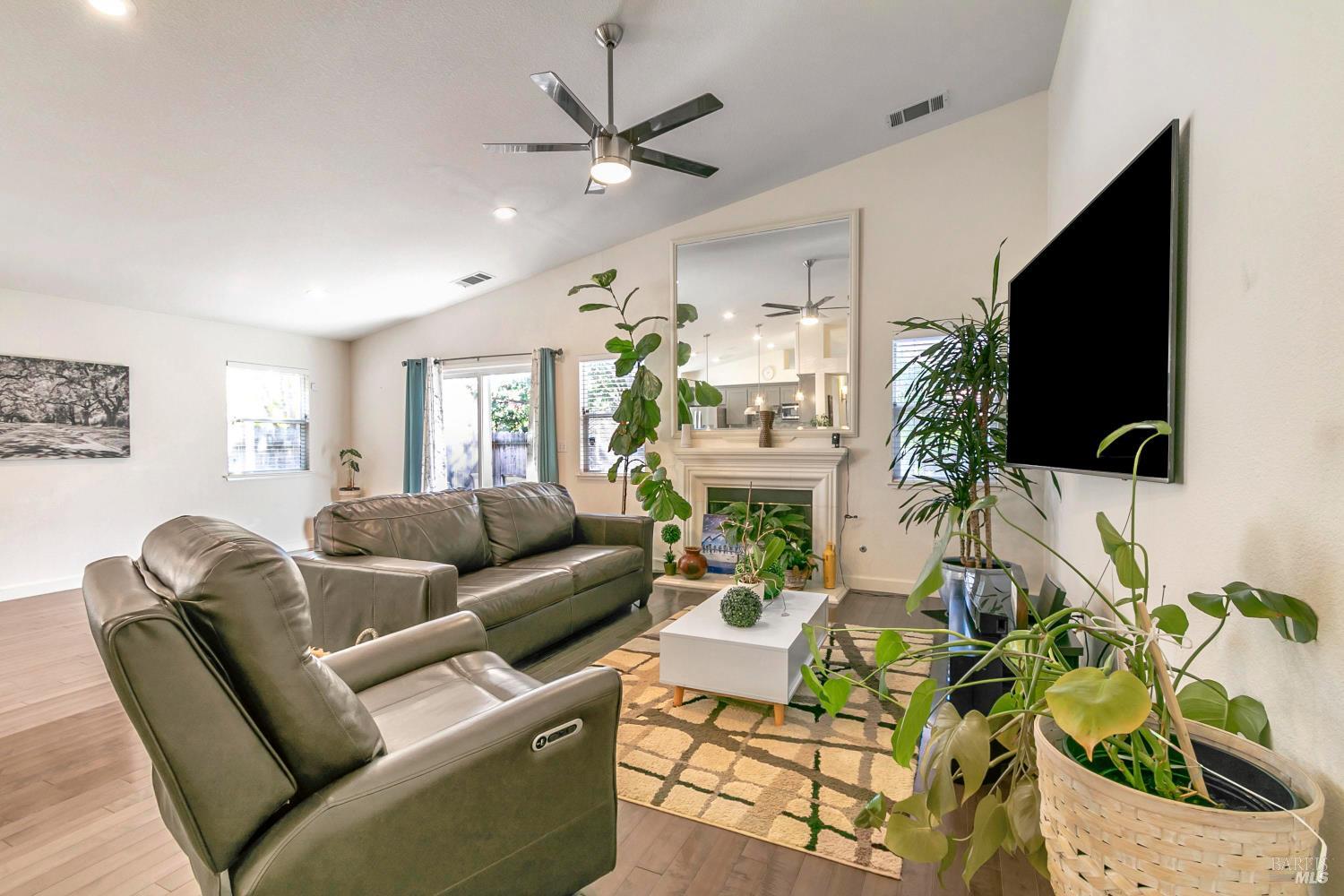 3257 Vista Del Lago Way