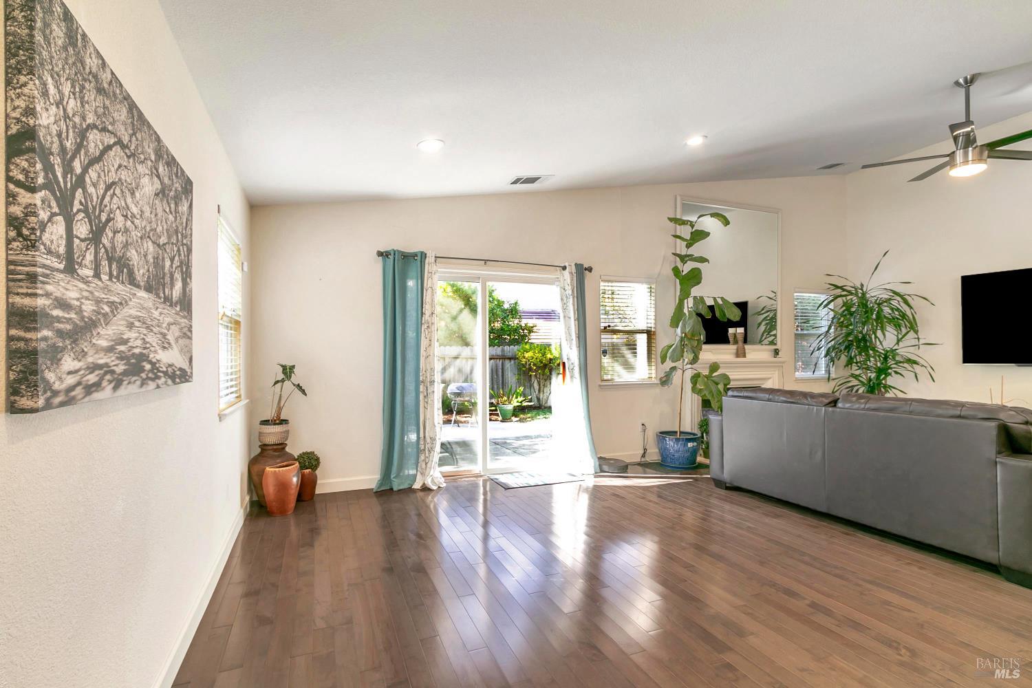 3257 Vista Del Lago Way