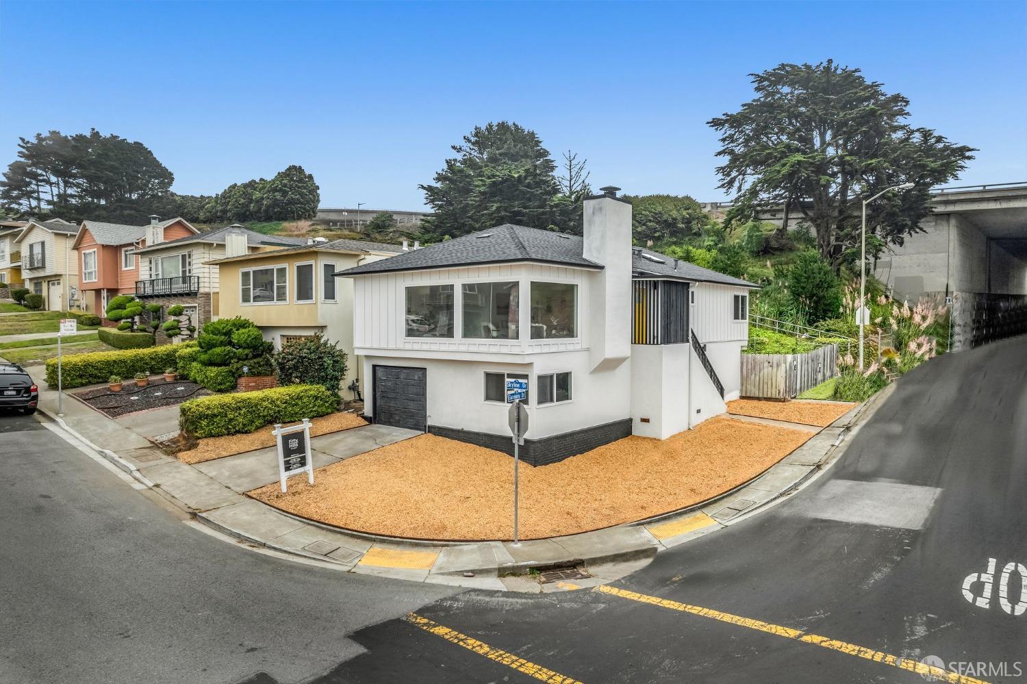 1 Gateway Drive